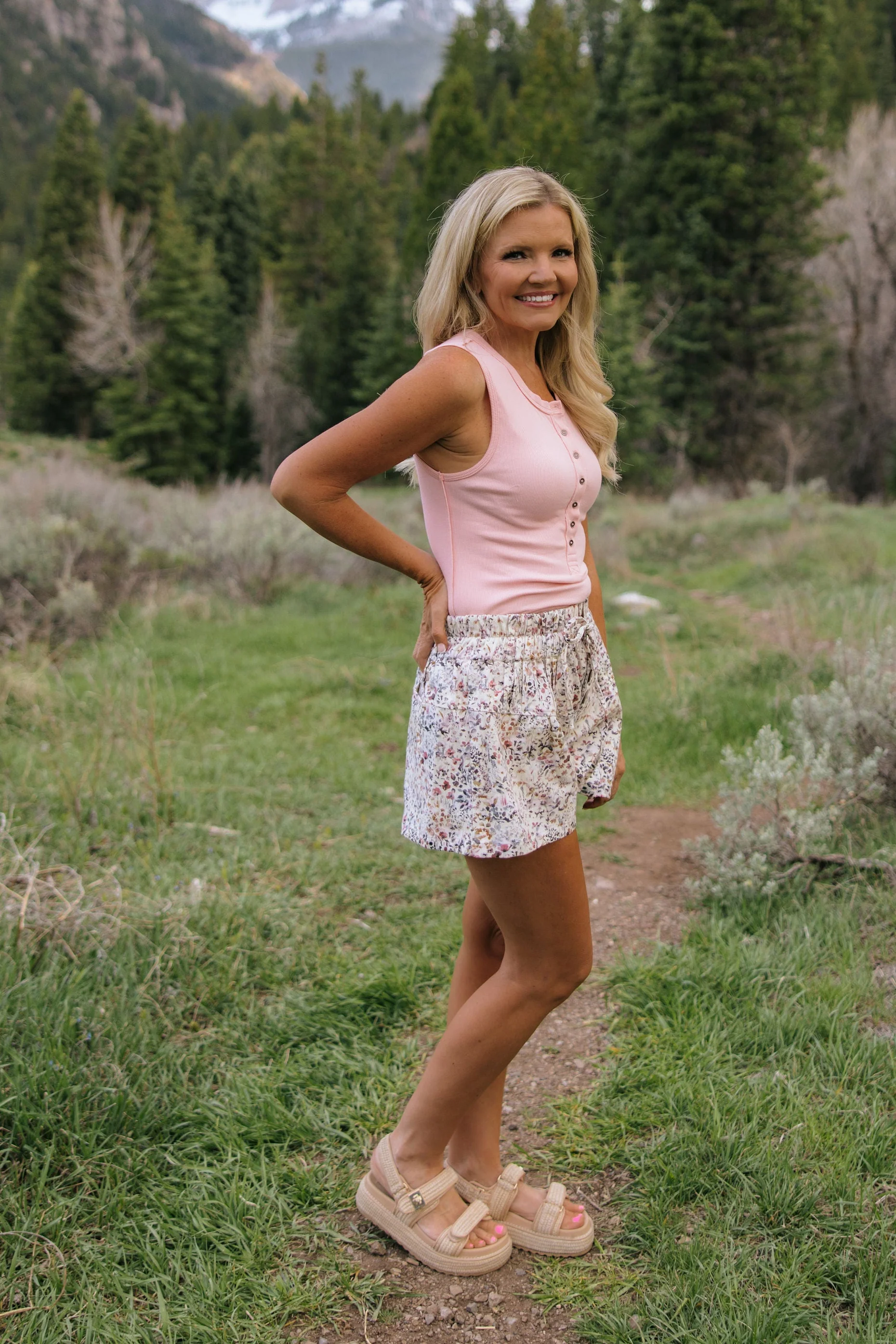 THE ILIA RIBBED HENLEY TANK TOP IN PINK - Image 3