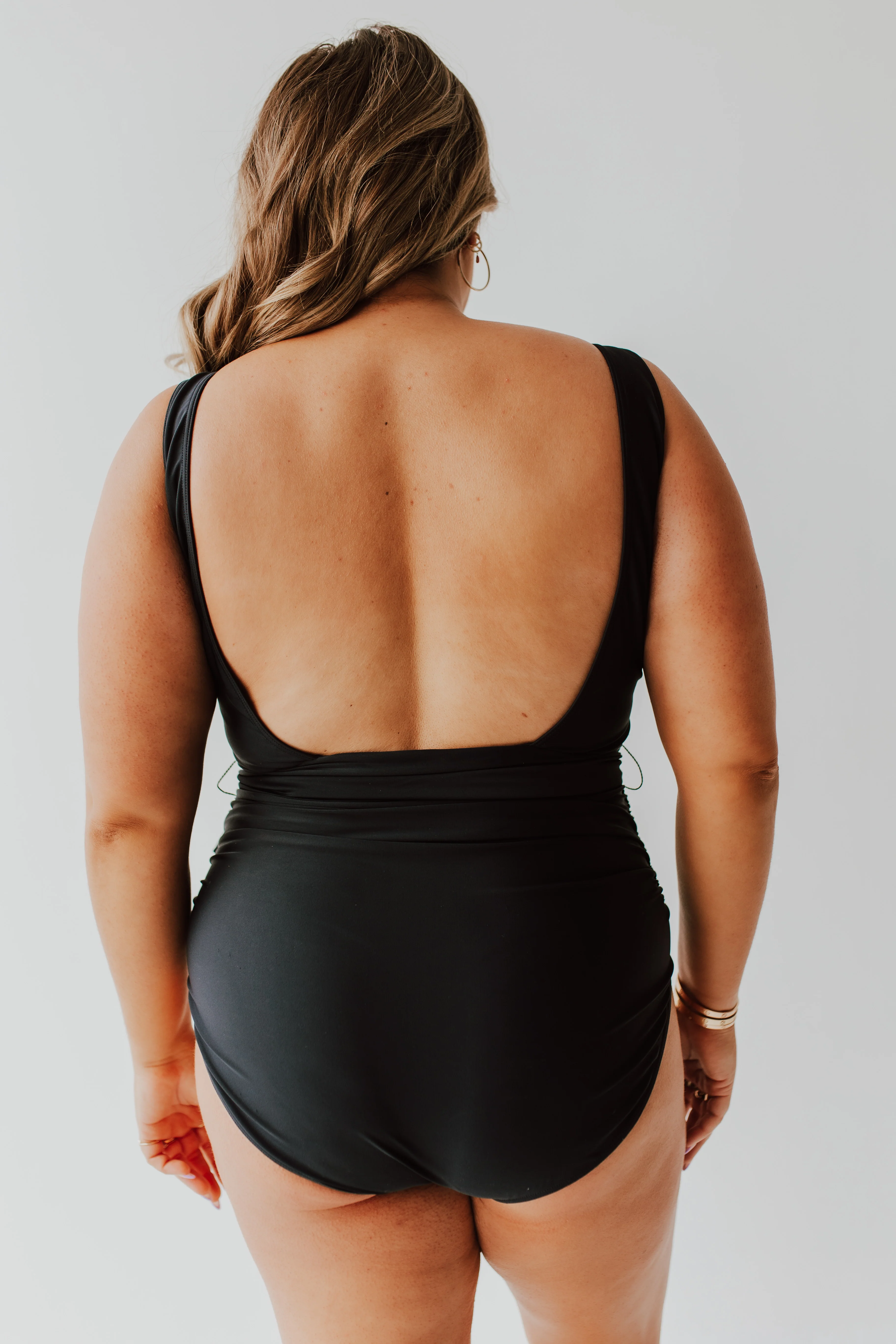 PLUNGE ONE PIECE IN BLACK BY PINK DESERT - Image 6