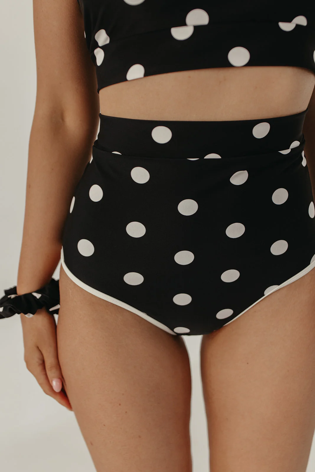 CONTRAST TRIM SWIM BOTTOM IN DOTS BY PINK DESERT - Image 7