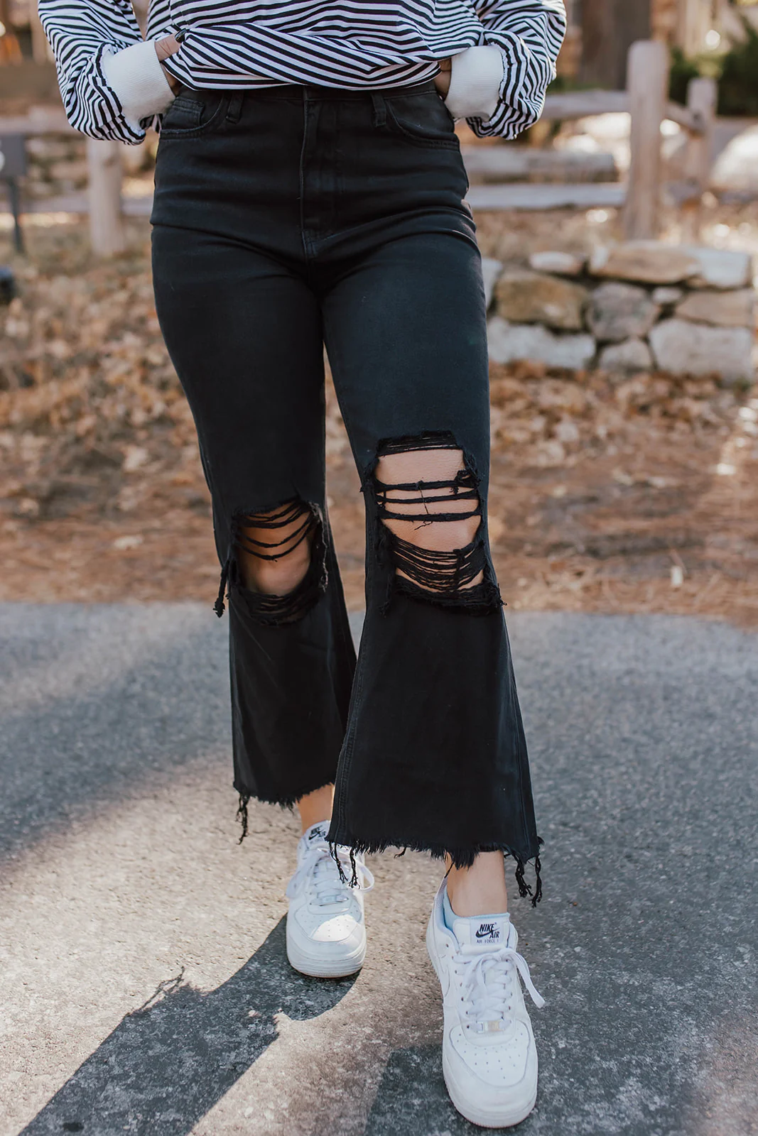 THE 90'S FLARE JEANS IN BLACK BY VERVET - Image 4