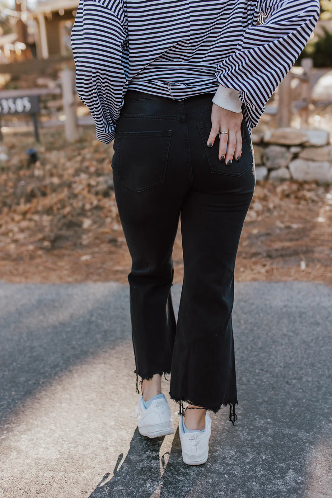 THE 90'S FLARE JEANS IN BLACK BY VERVET - Image 6