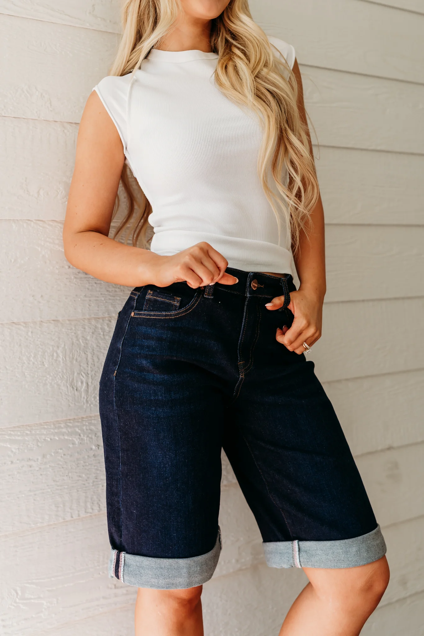 THE AINSLEY CUFFED HEM JORTS IN DARK DENIM - Image 3