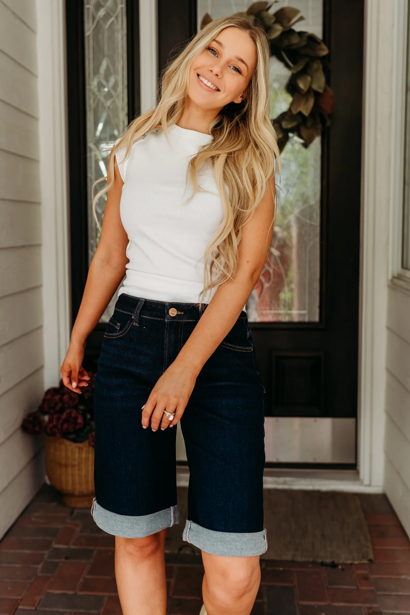 THE AINSLEY CUFFED HEM JORTS IN DARK DENIM - Image 6