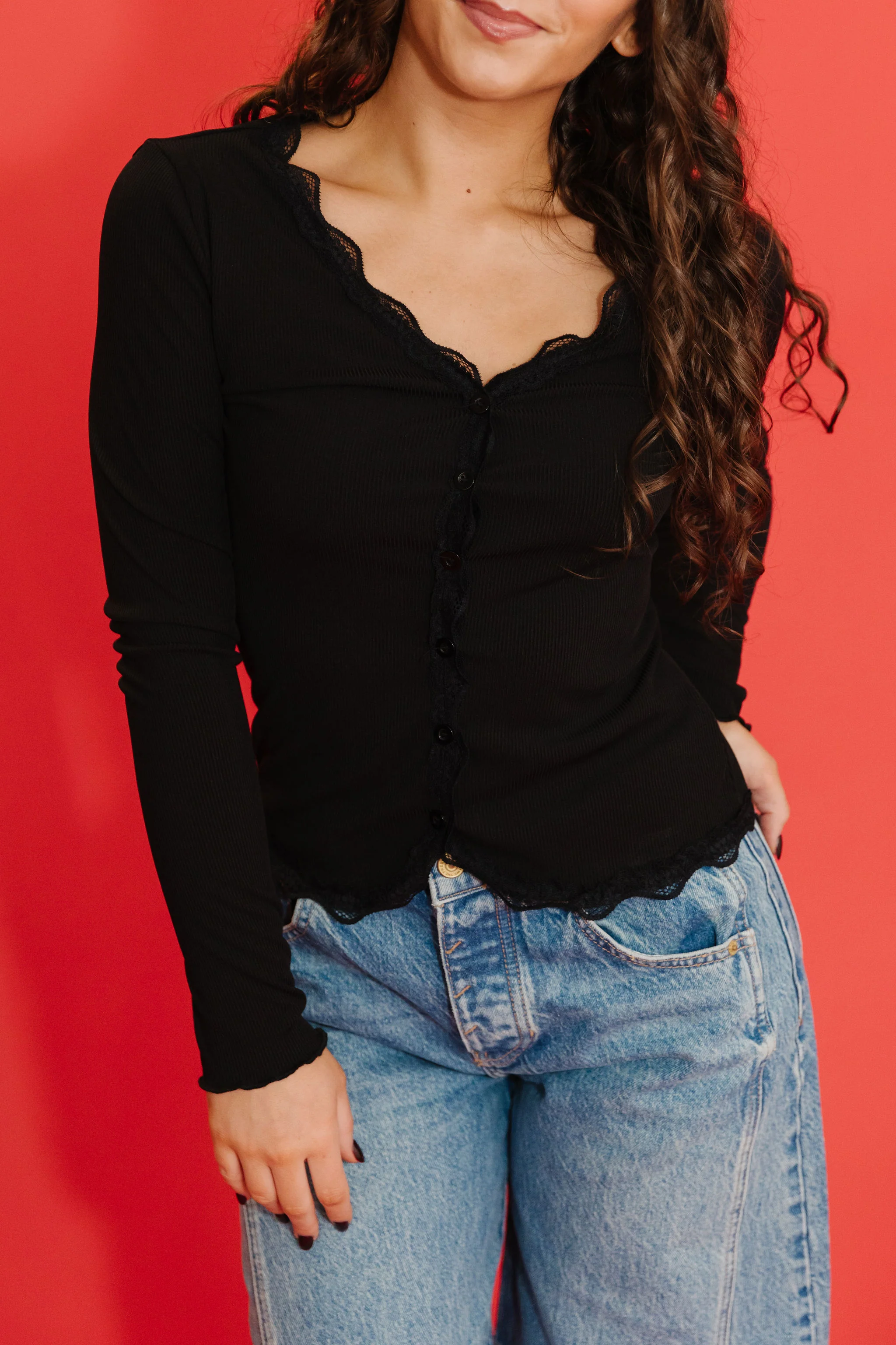 THE ALAINA LACE TRIM BUTTON DOWN IN BLACK - Image 2