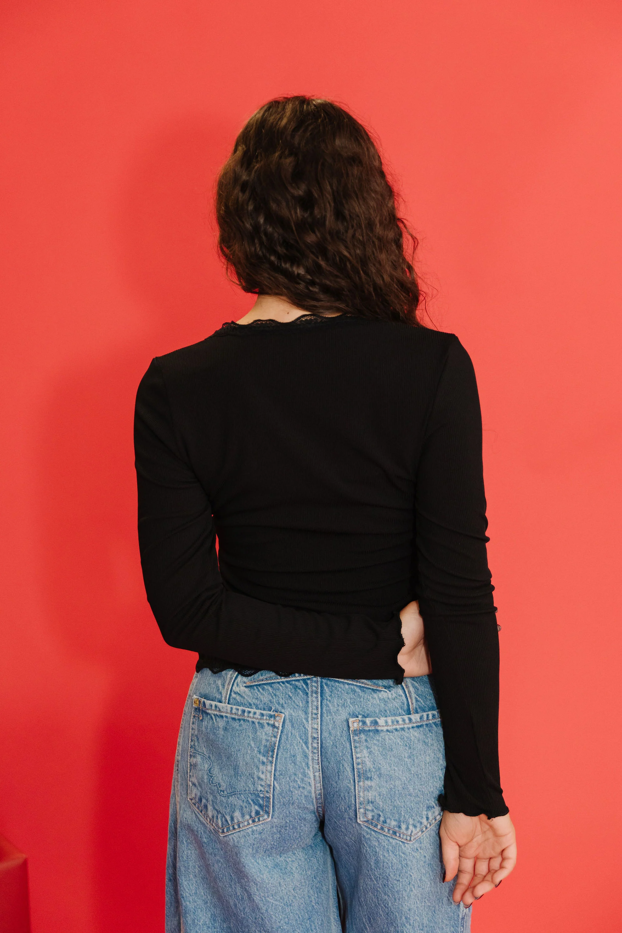 THE ALAINA LACE TRIM BUTTON DOWN IN BLACK - Image 5