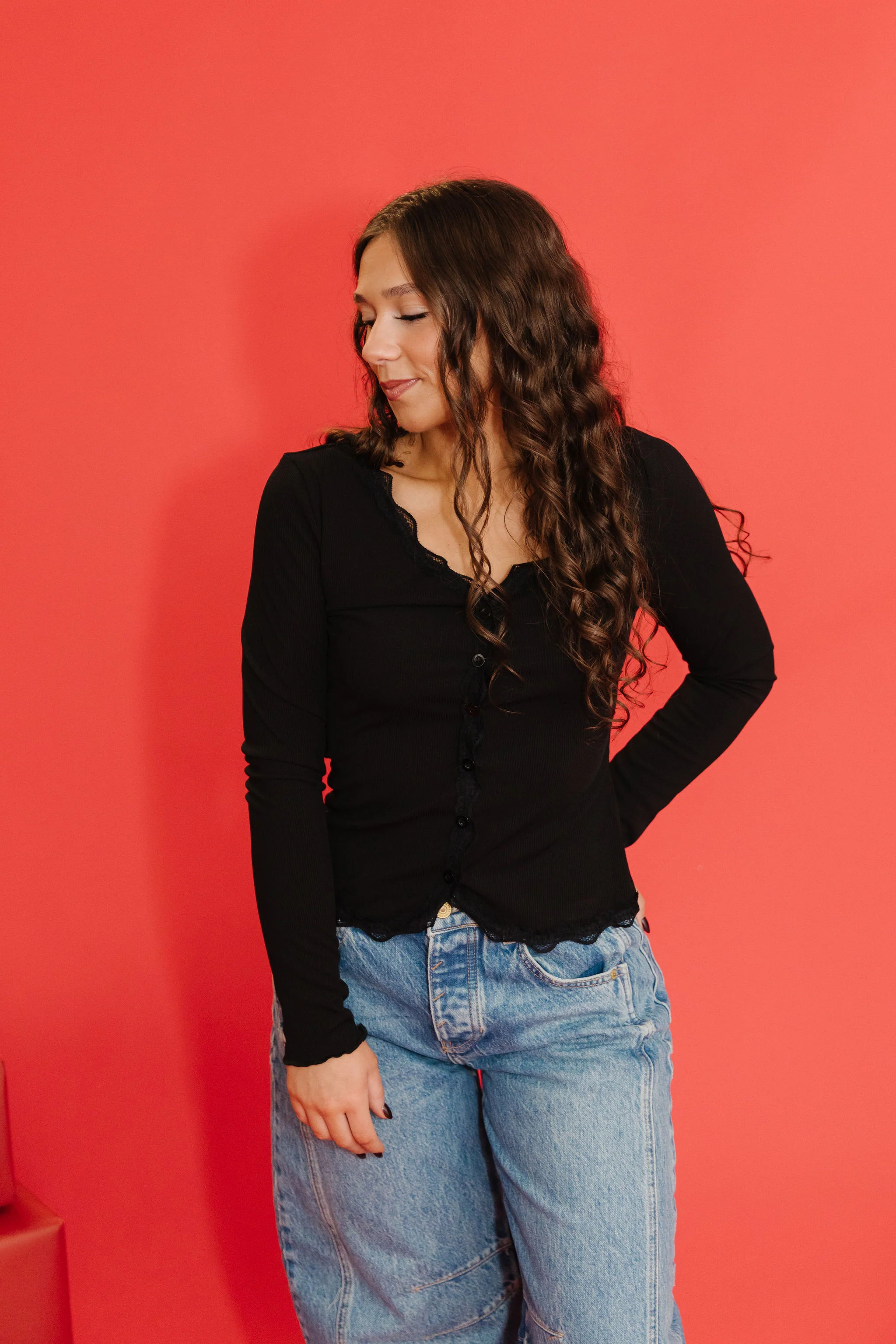 THE ALAINA LACE TRIM BUTTON DOWN IN BLACK - Image 7