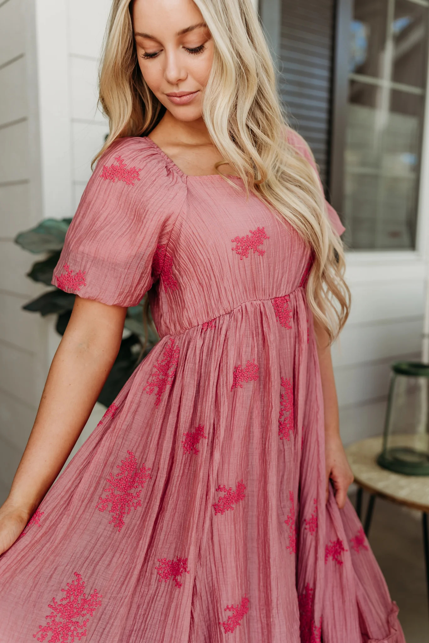 THE AMANDA EMBROIDERED BUBBLE SLEEVE DRESS IN MAUVE - Image 2