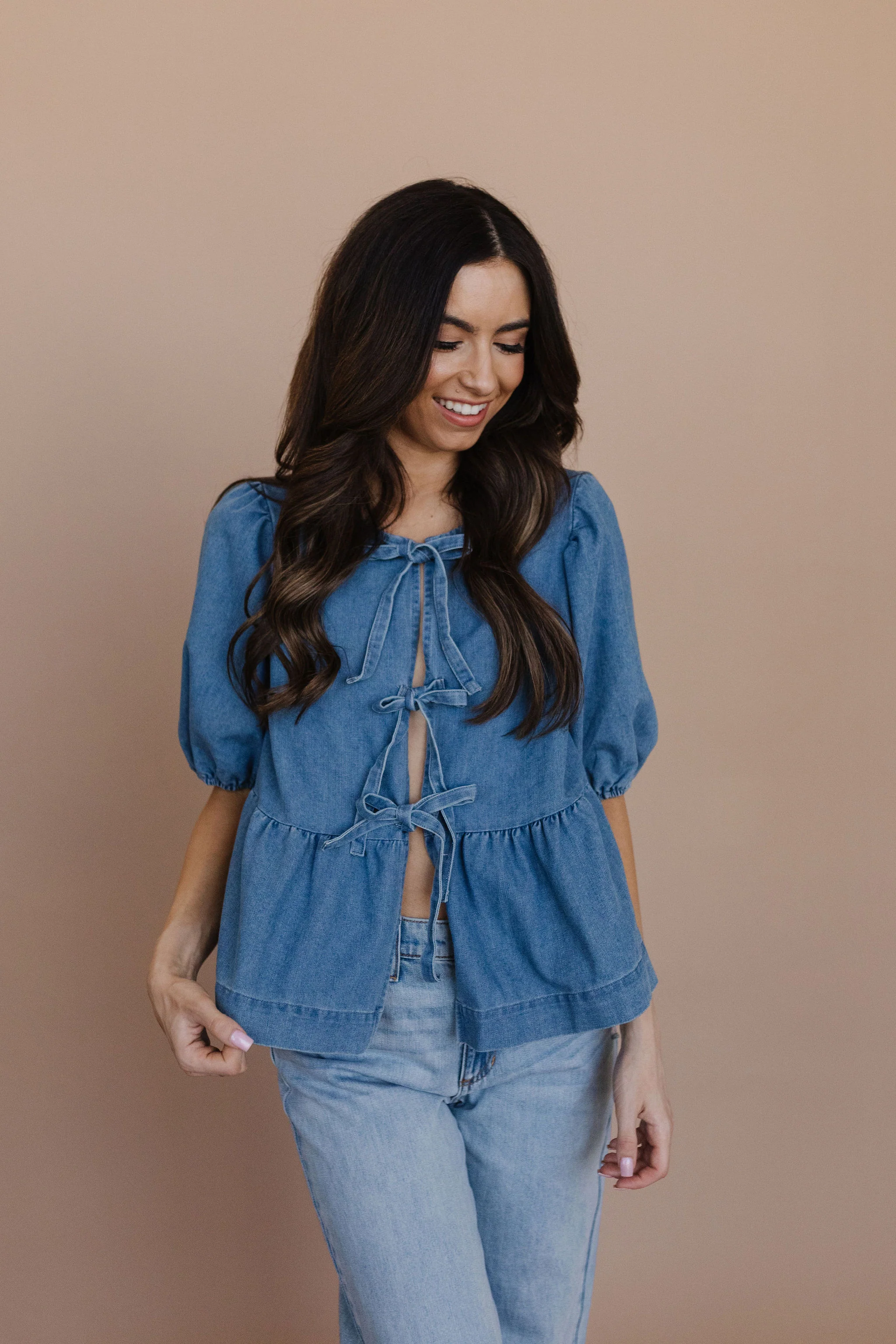 THE AMBER TIE FRONT TOP IN DENIM - Image 4