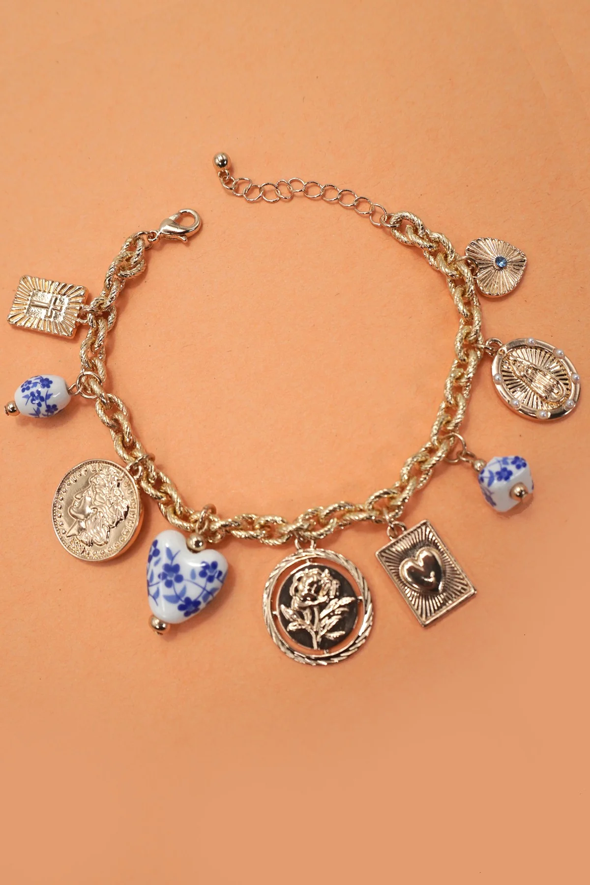 THE ANTIQUE CHARM BRACELET IN GOLD - Image 2