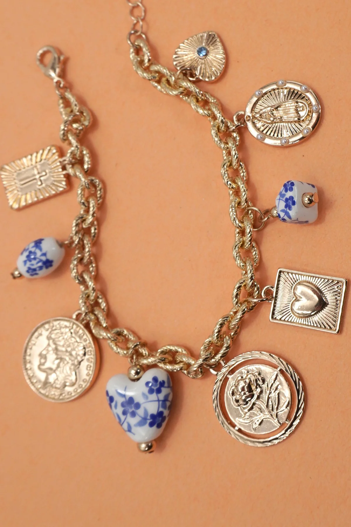 THE ANTIQUE CHARM BRACELET IN GOLD - Image 3
