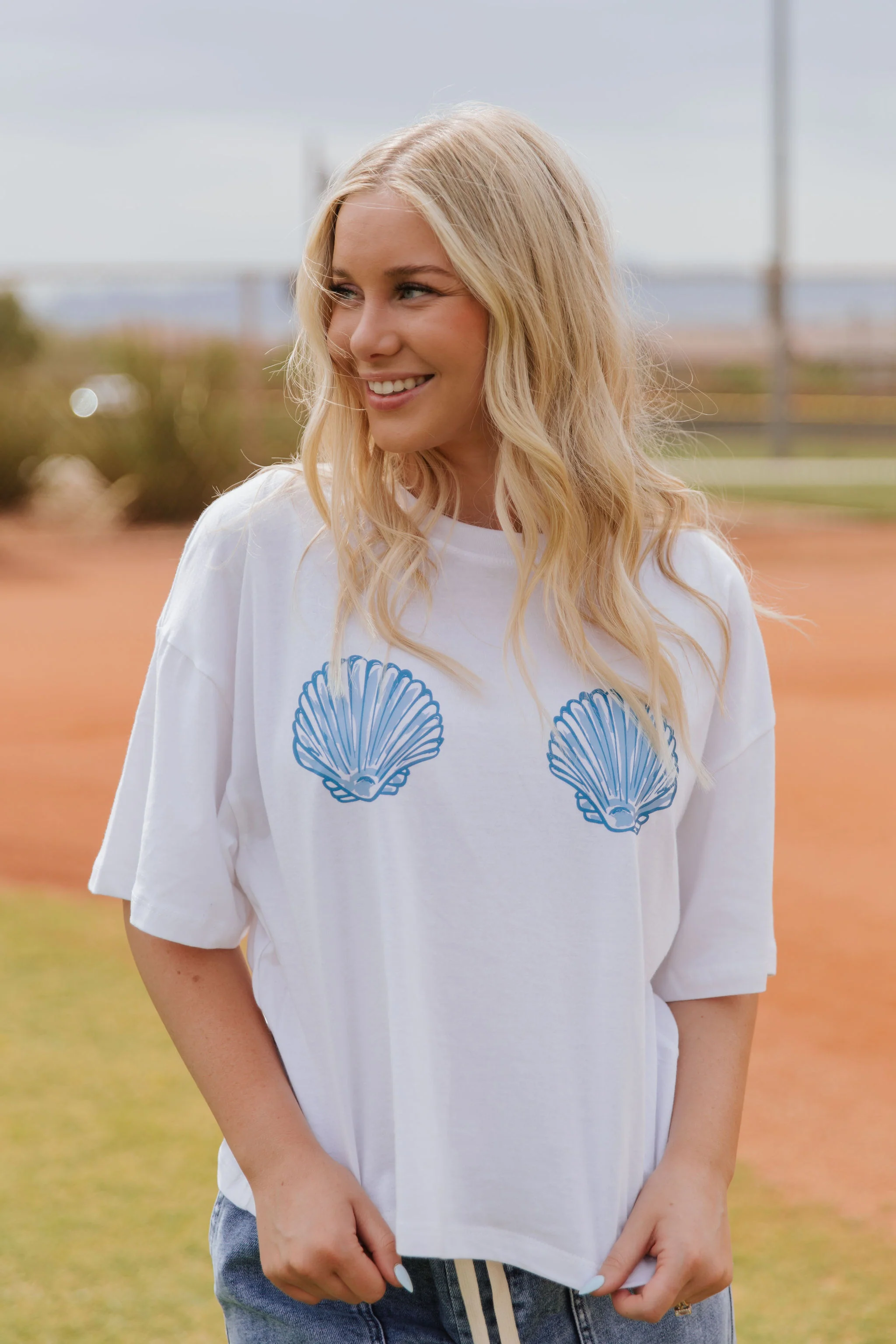THE ARIEL SEA SHELL CROPPED TEE IN WHITE - Image 2