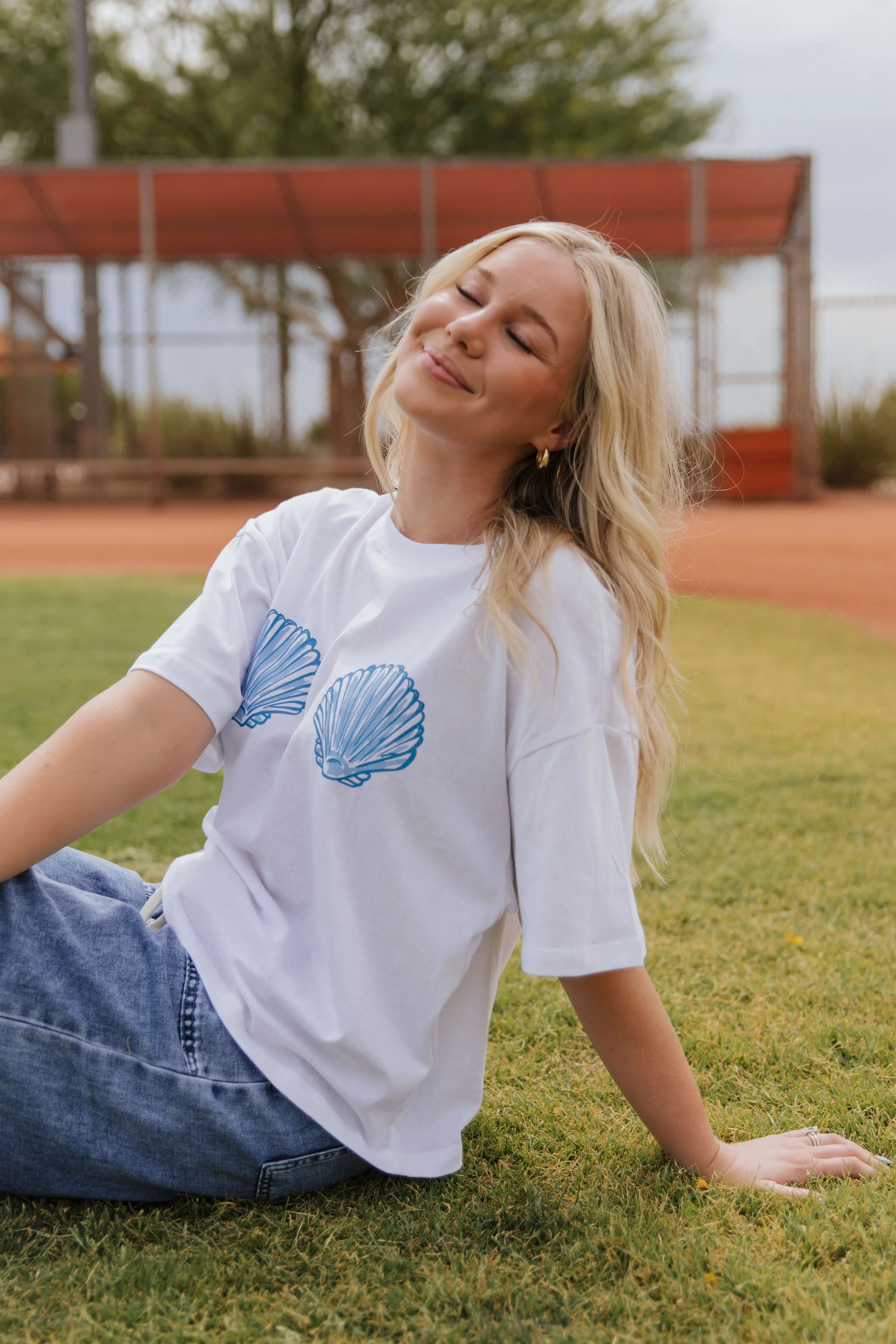 THE ARIEL SEA SHELL CROPPED TEE IN WHITE - Image 3