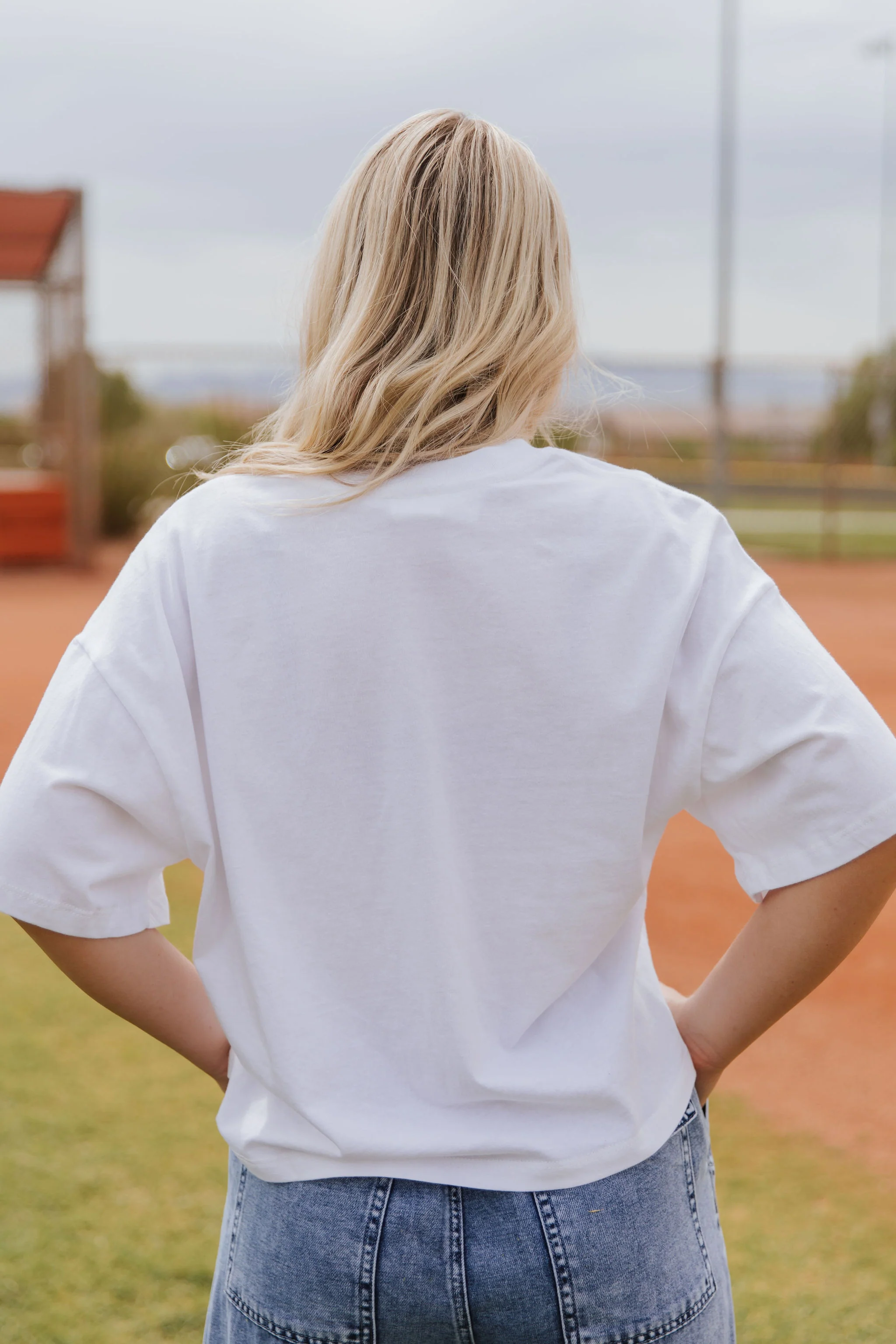 THE ARIEL SEA SHELL CROPPED TEE IN WHITE - Image 4