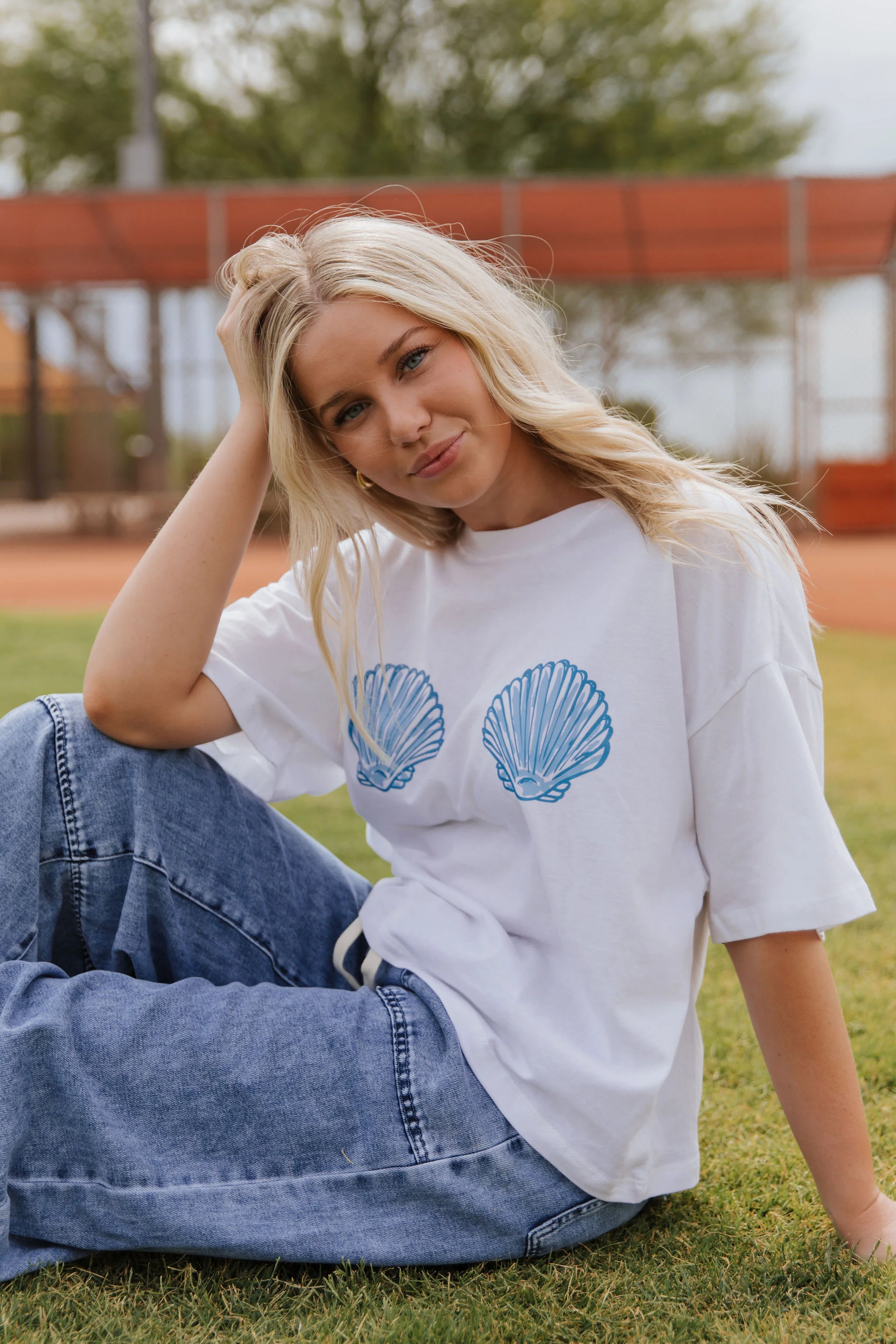 THE ARIEL SEA SHELL CROPPED TEE IN WHITE - Image 5