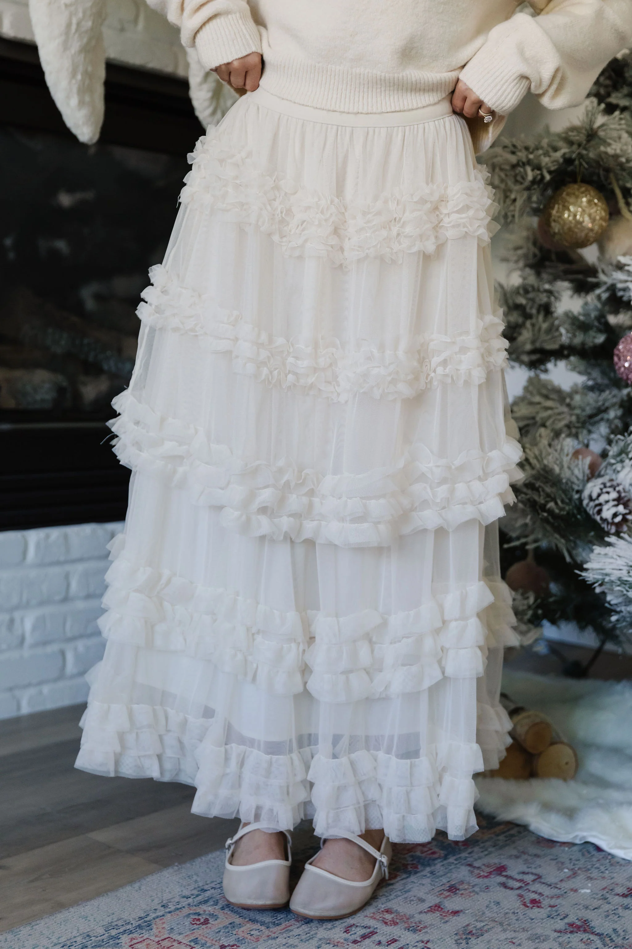 THE ASHLYNN RUFFLE TIERED SKIRT IN CREAM - Image 2