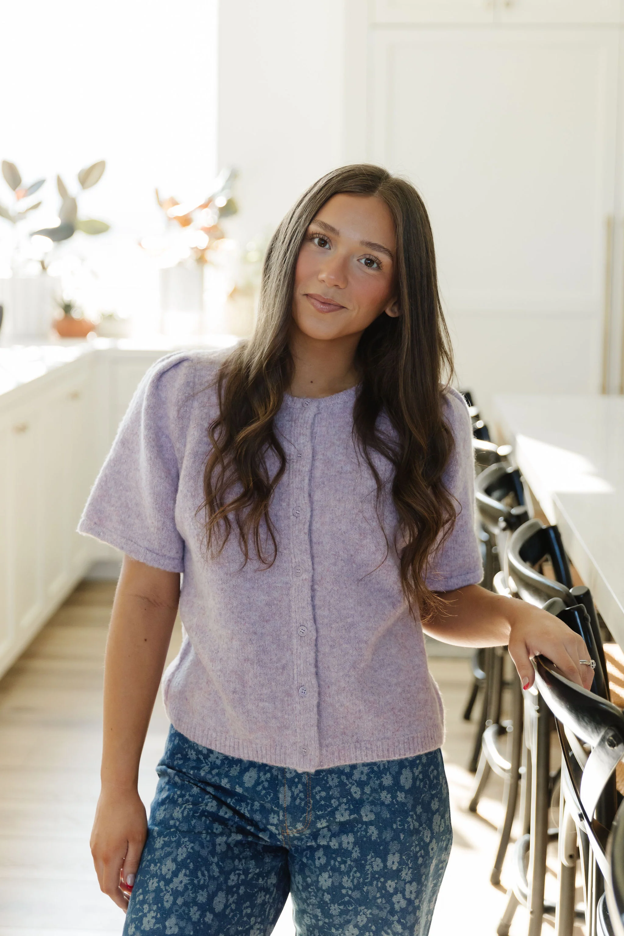 THE ASPEN SHORT SLEEVE CARDIGAN IN LAVENDER - Image 4