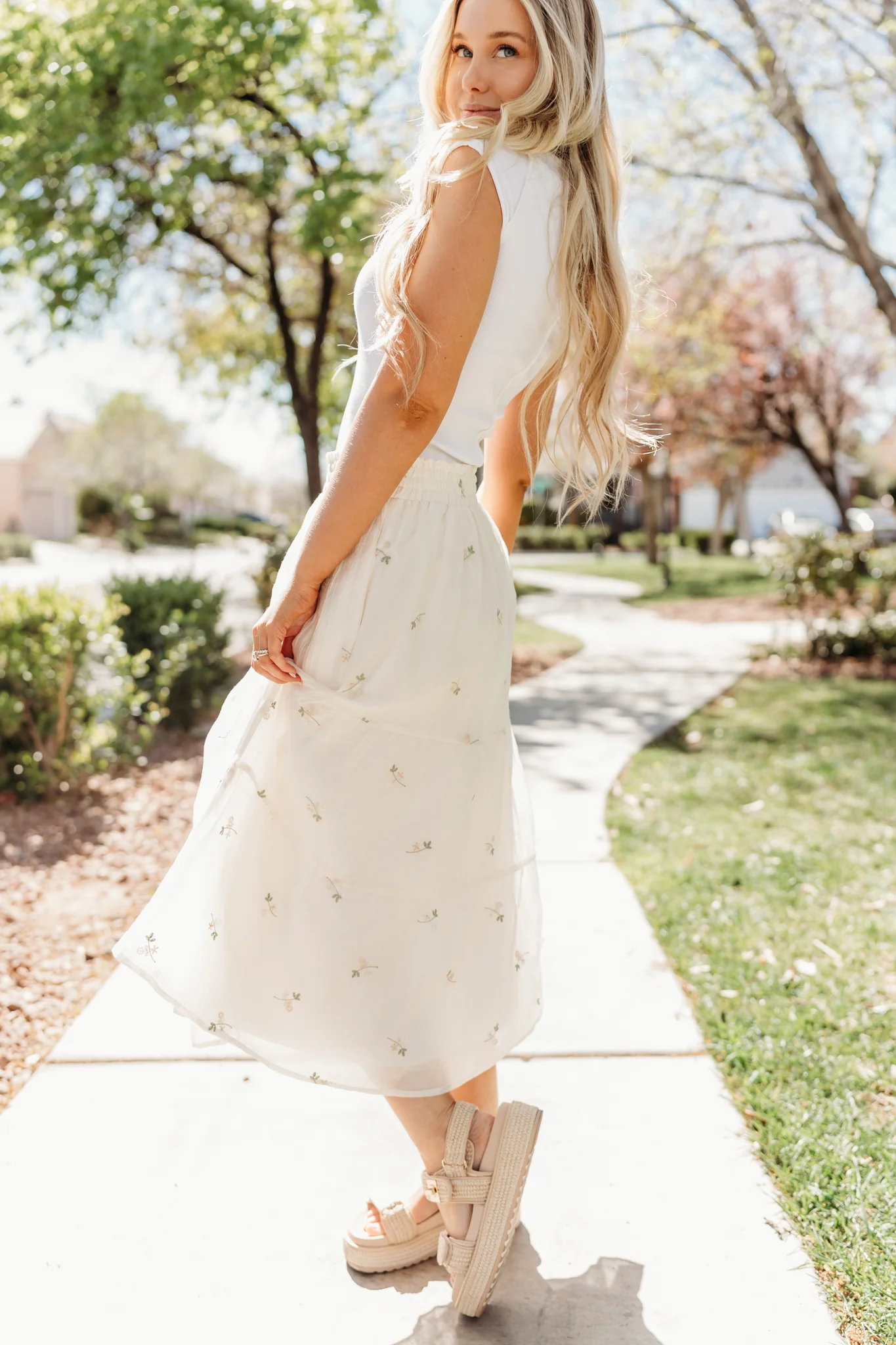 THE ASTERIA FLOWER EMBROIDERED SKIRT IN CREAM - Image 4