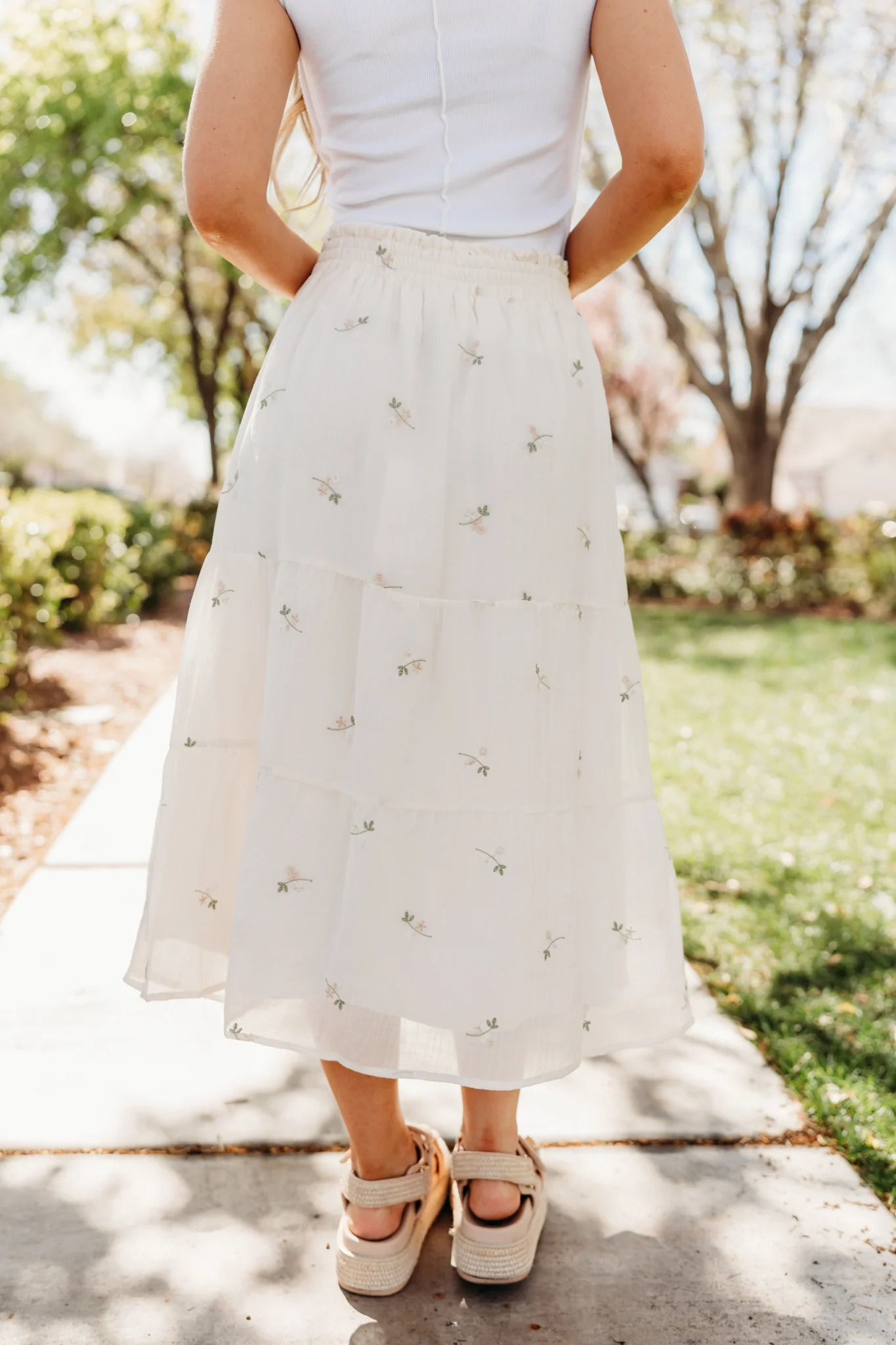 THE ASTERIA FLOWER EMBROIDERED SKIRT IN CREAM - Image 5