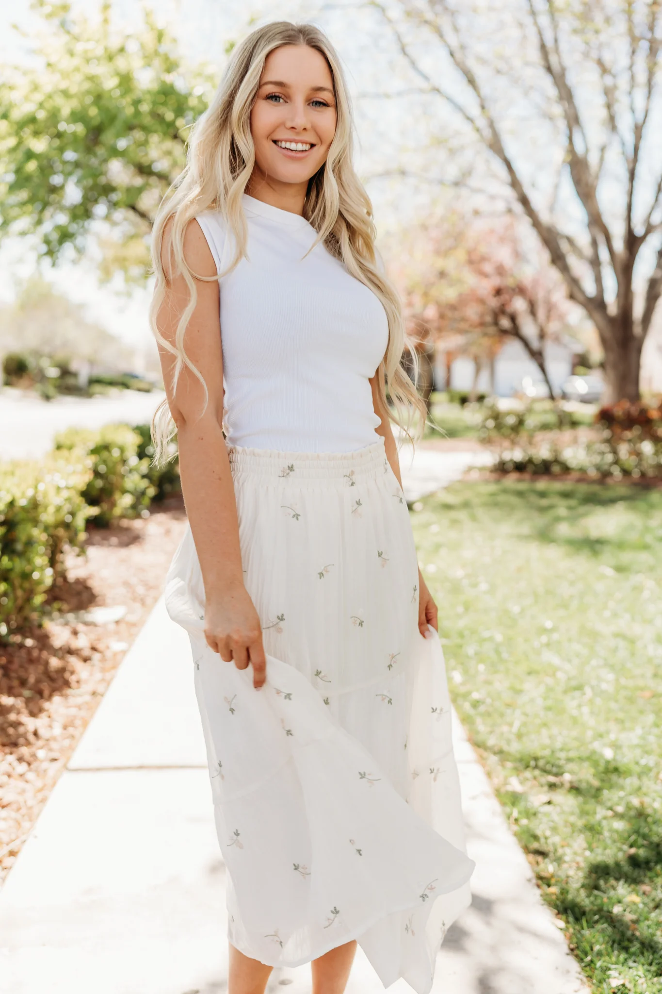 THE ASTERIA FLOWER EMBROIDERED SKIRT IN CREAM - Image 6