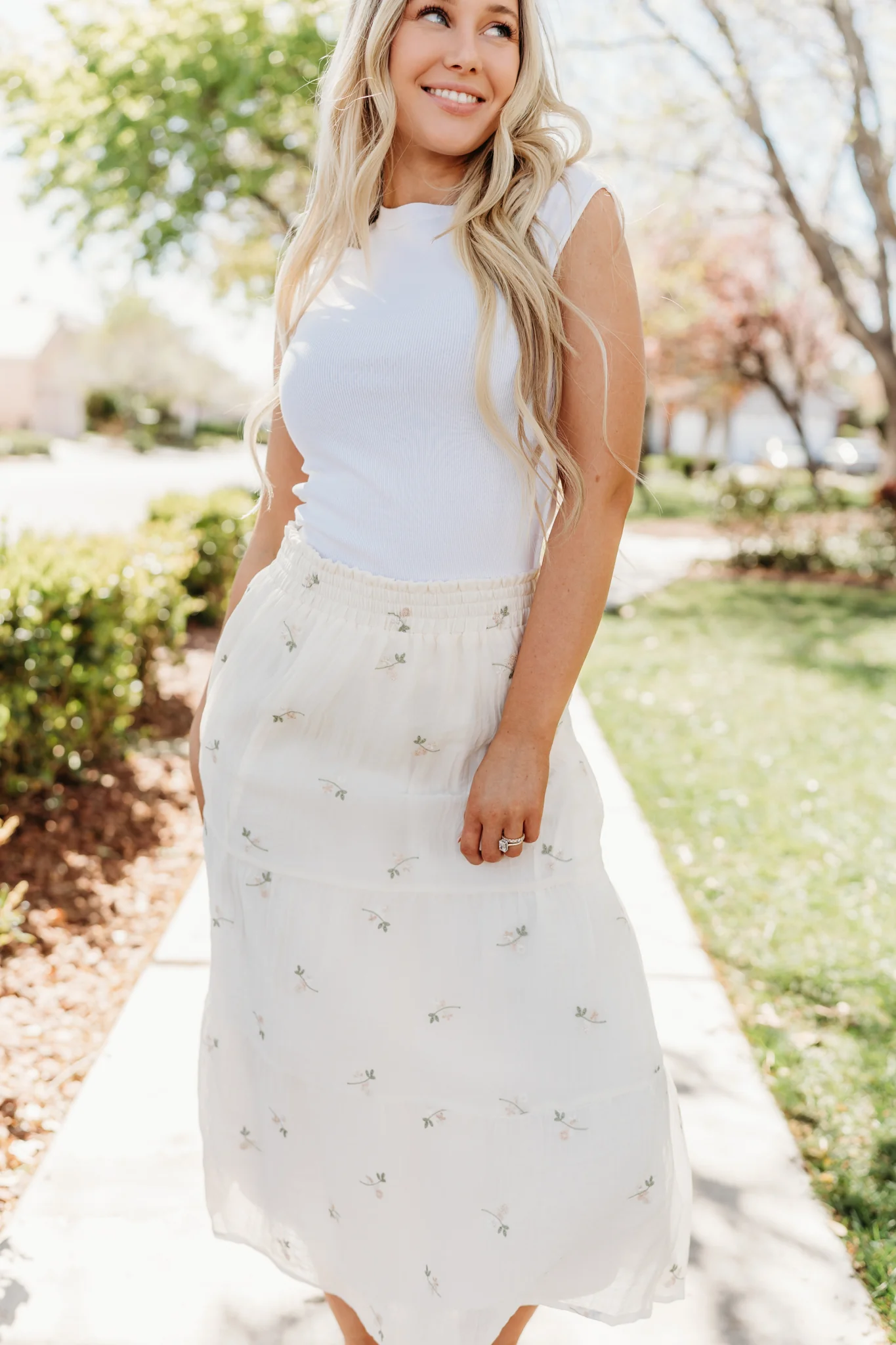 THE ASTERIA FLOWER EMBROIDERED SKIRT IN CREAM - Image 7