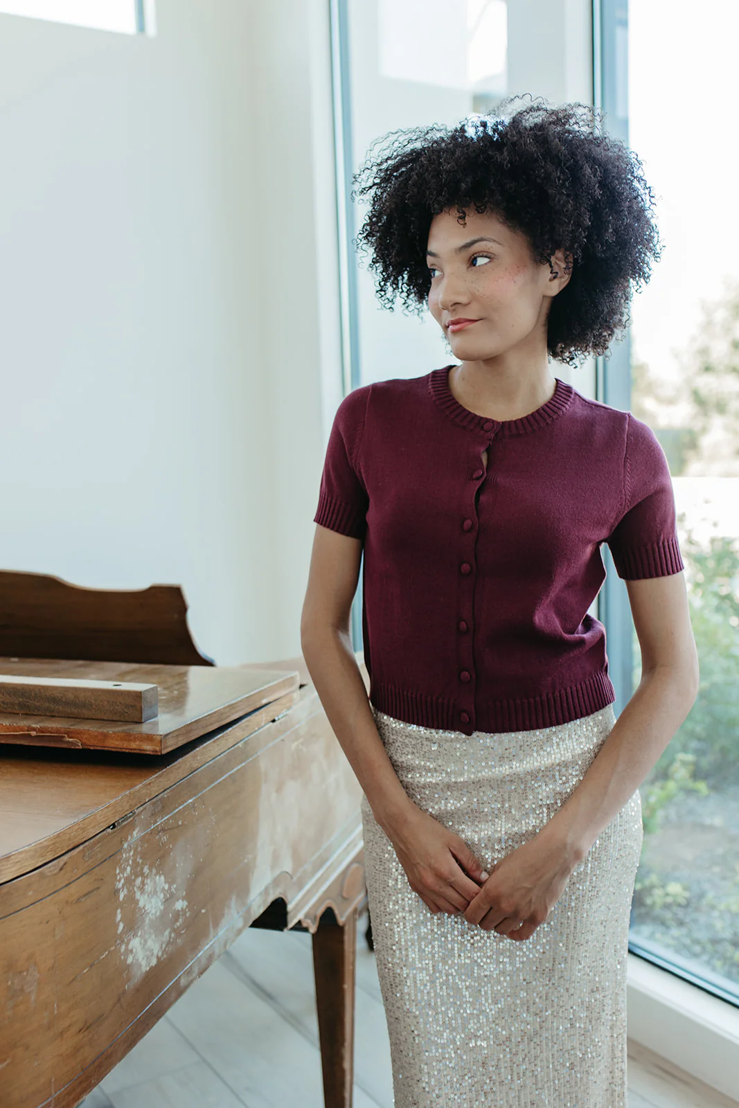 THE AVERY BUTTON DOWN SWEATER IN BURGUNDY - Image 3