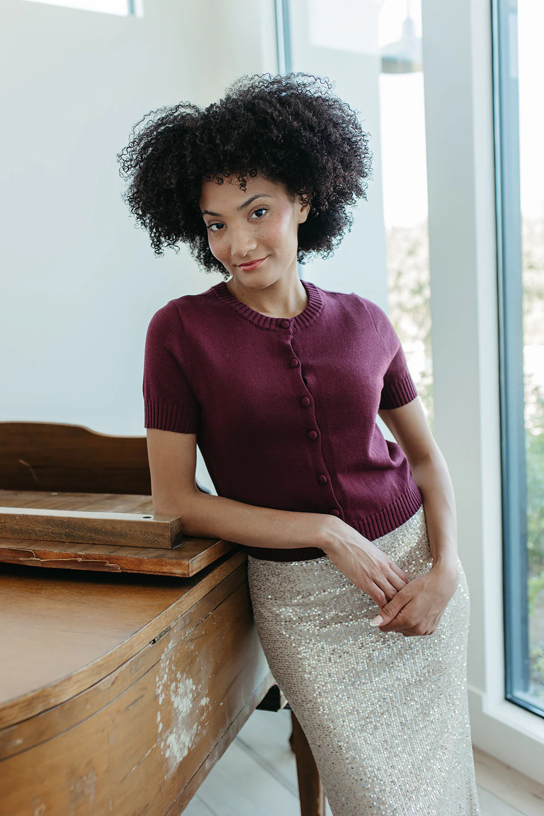 THE AVERY BUTTON DOWN SWEATER IN BURGUNDY - Image 4