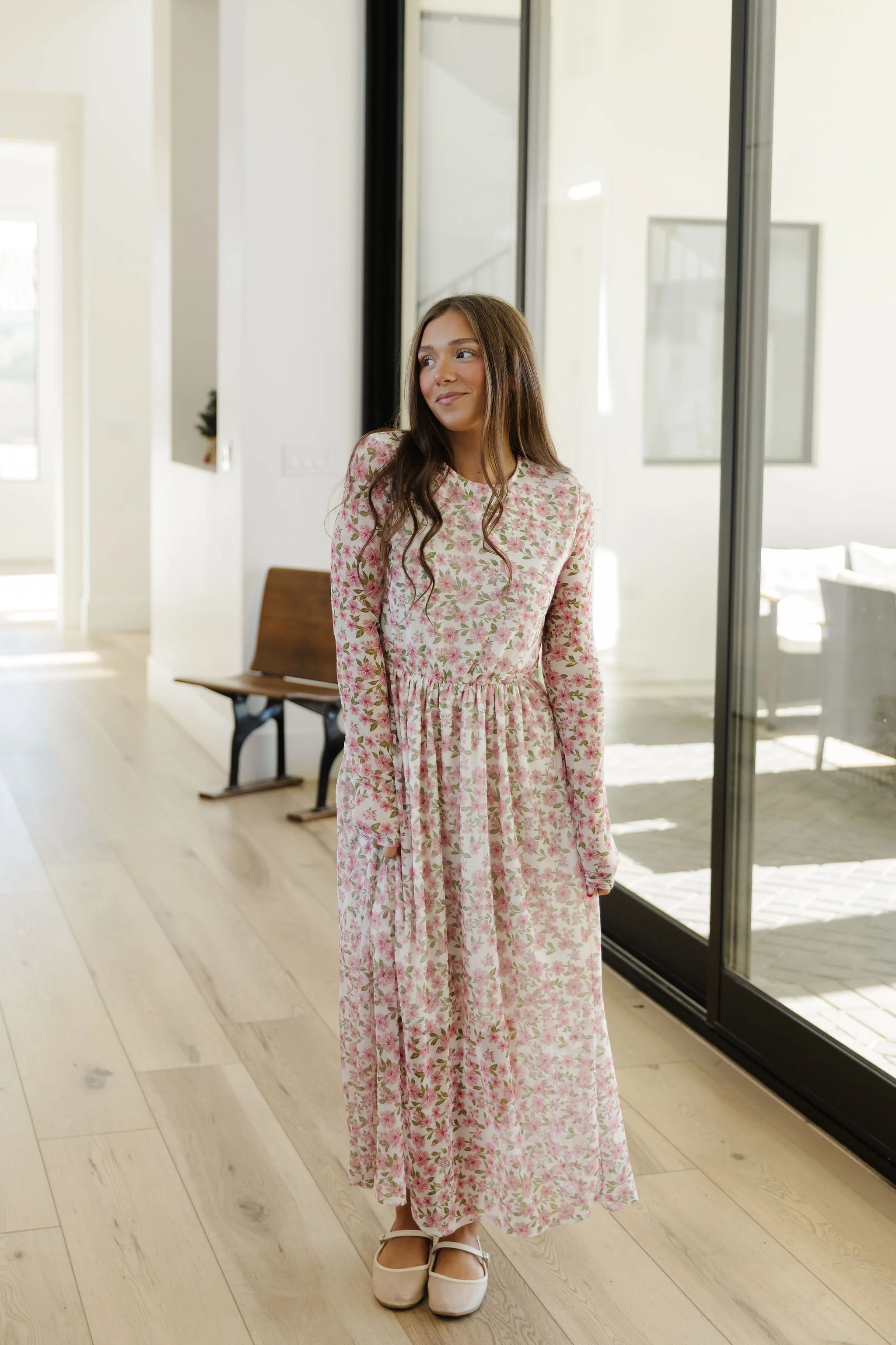 THE BEATRICE FLORAL MAXI DRESS IN PINK - Image 4