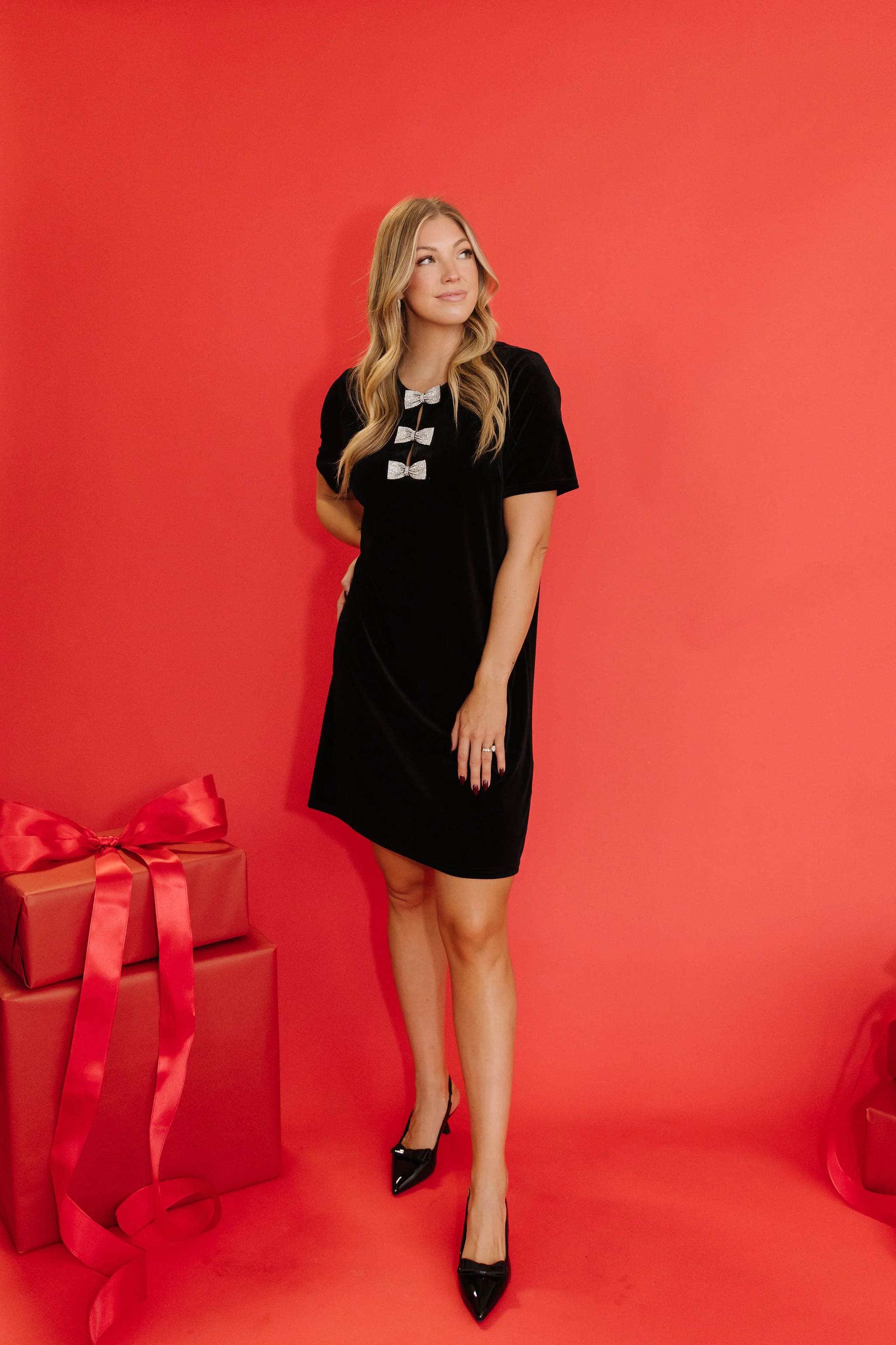 THE BELLE VELVET SHIFT DRESS IN BLACK - Image 5