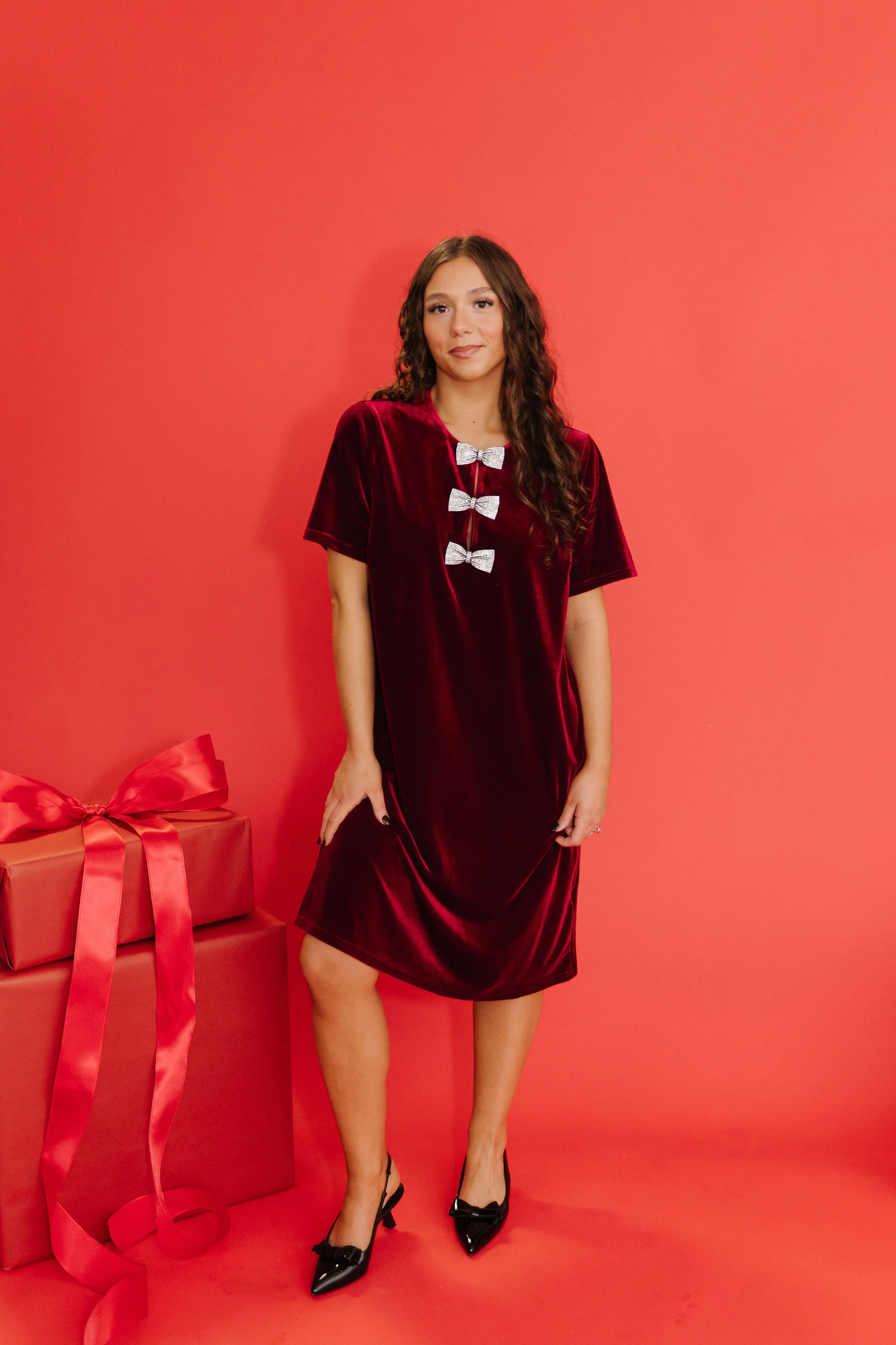 THE BELLE VELVET SHIFT DRESS IN BURGUNDY - Image 5