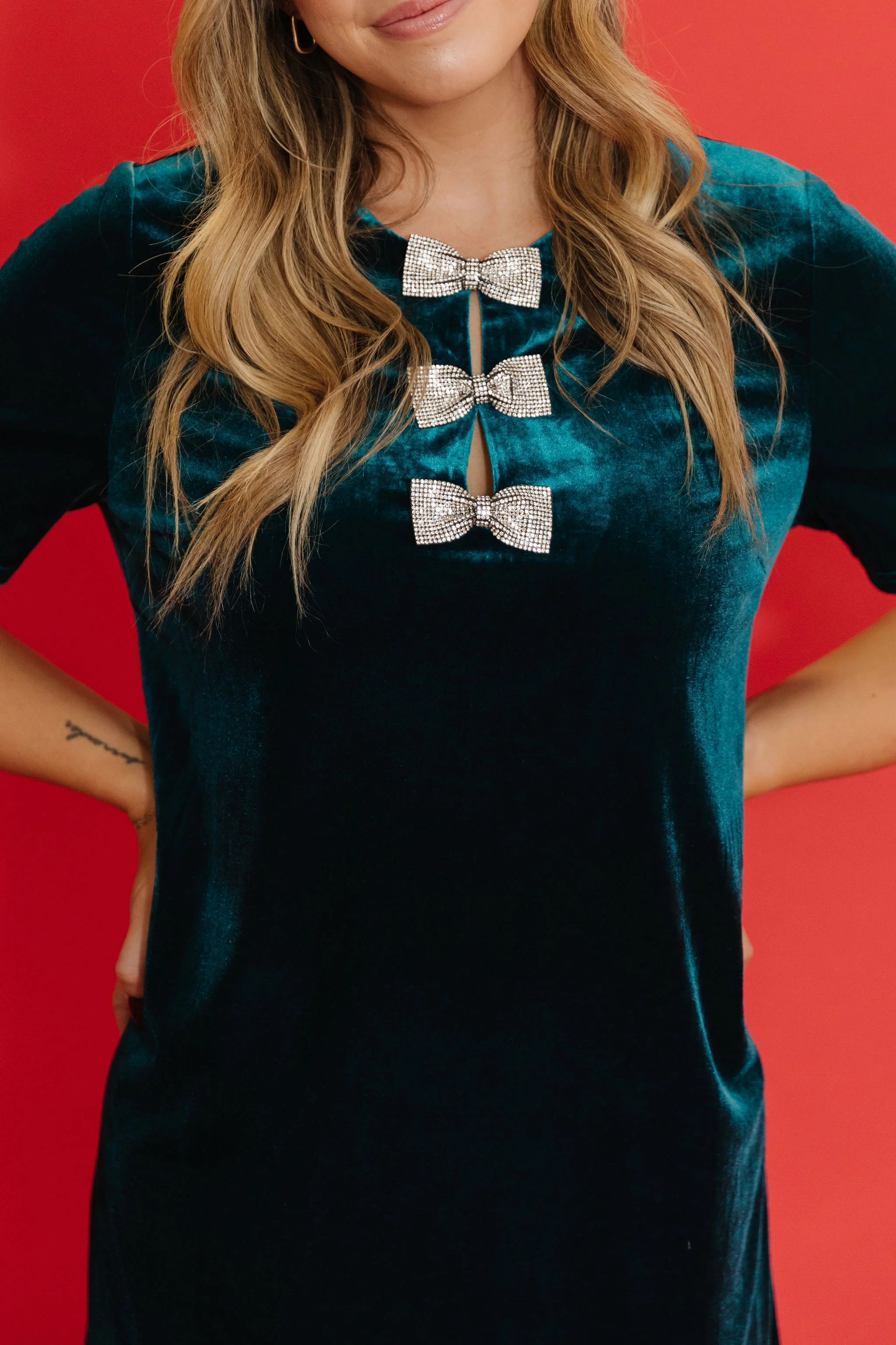 THE BELLE VELVET SHIFT DRESS IN TEAL - Image 4