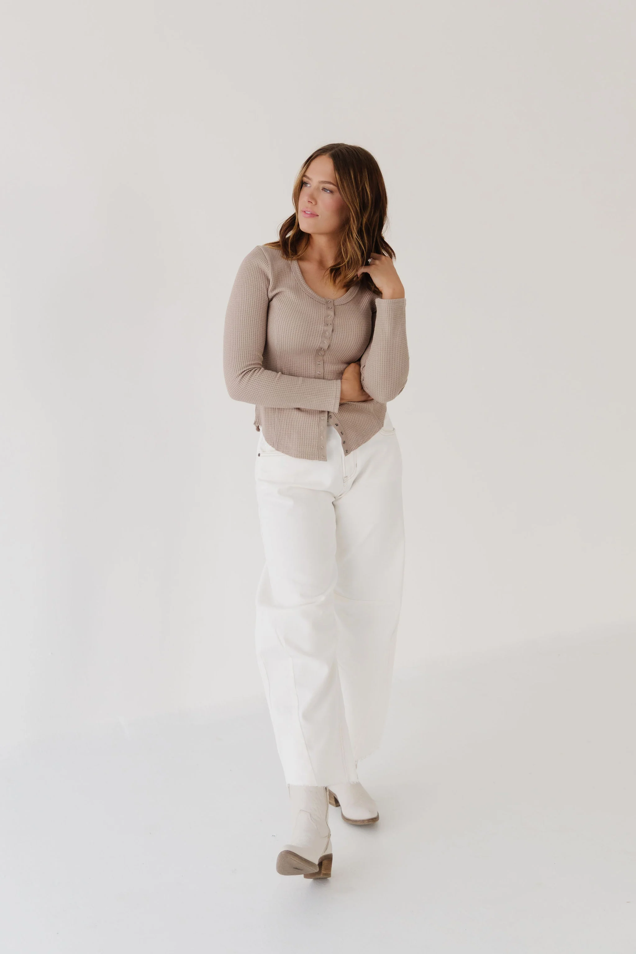 THE BIANCA BUTTON DOWN KNIT TOP IN MOCHA - Image 4