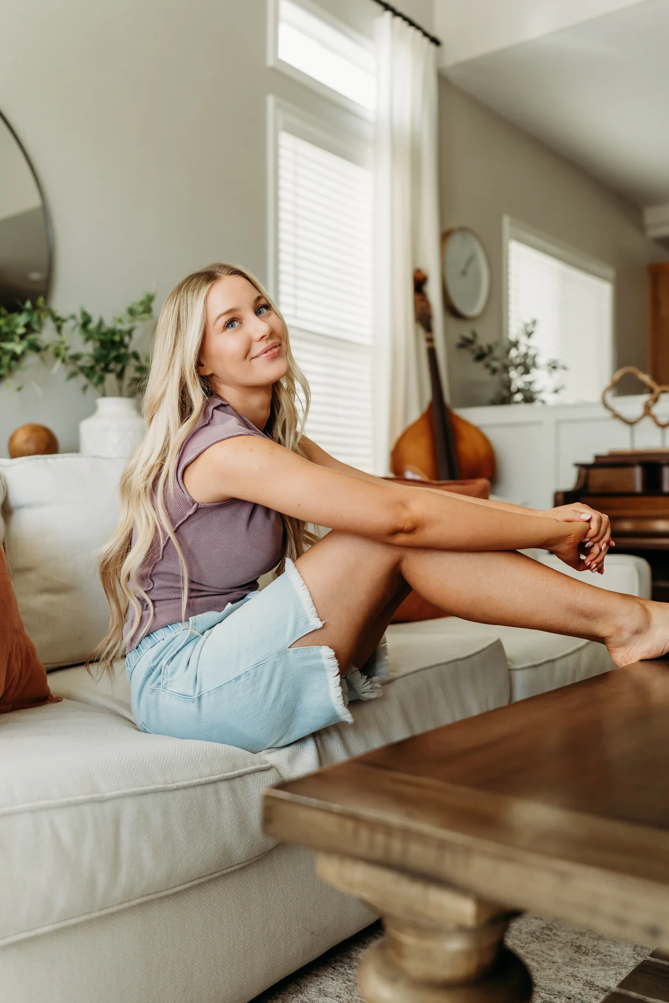 THE BLAKELY HIGH RISE BOYFRIEND SHORTS IN LIGHT DENIM - Image 4