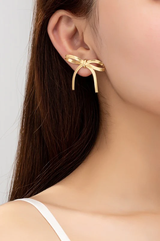 THE BOW EARRINGS IN HERRINGBONE CHAIN GOLD - Image 3