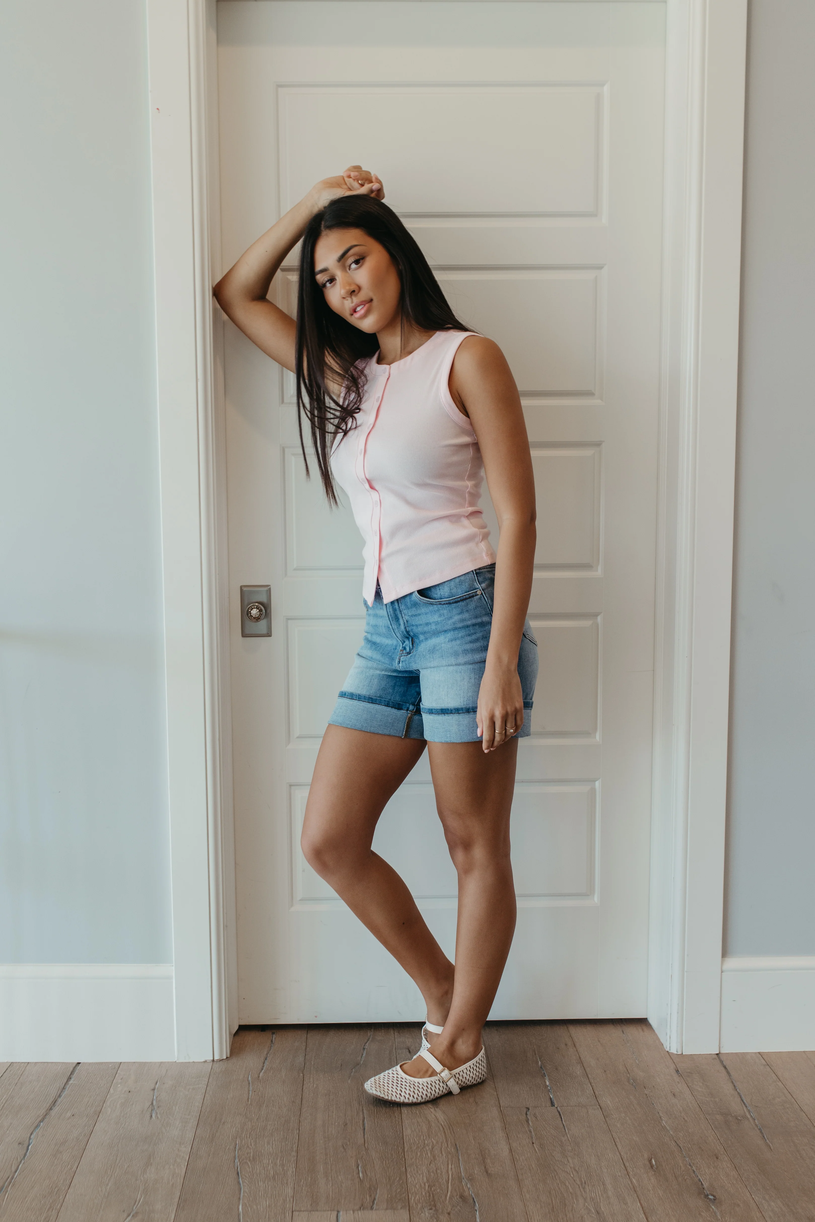 THE BRIELLE RIBBED BUTTON FRONT TANK TOP IN SOFT PINK - Image 3