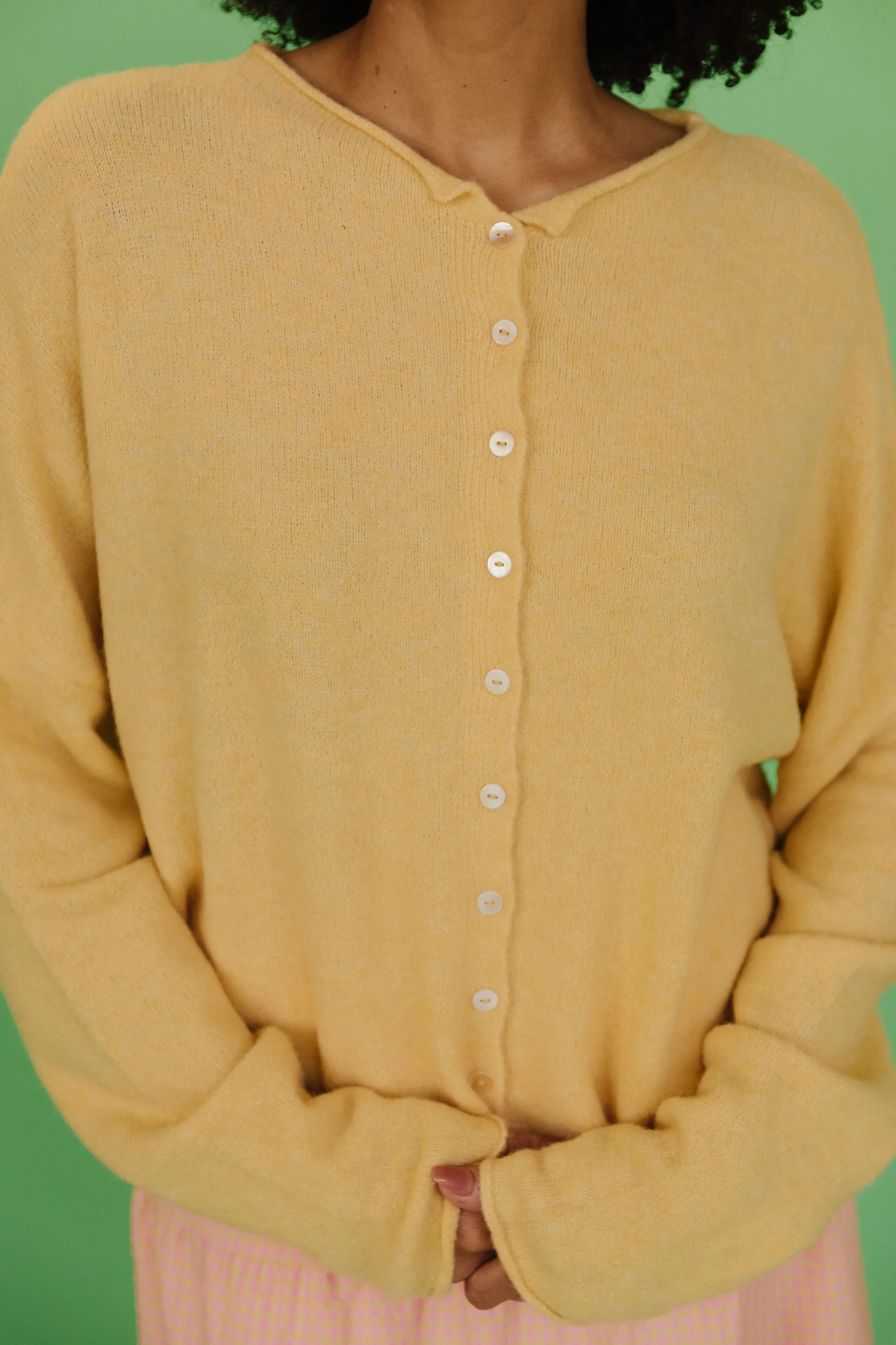 THE CAMPBELL CARDIGAN IN BUTTERCREAM YELLOW - Image 3