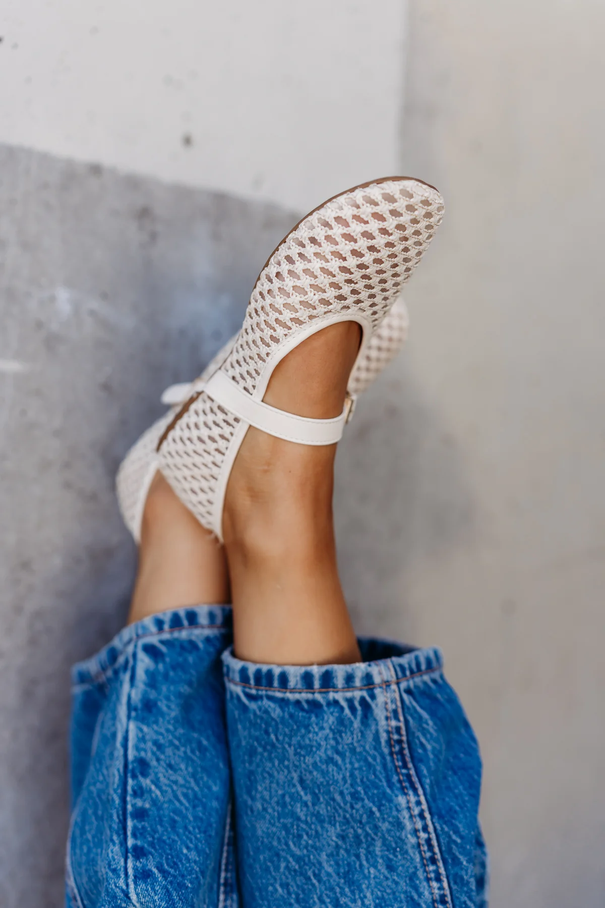 THE CAROLYN WOVEN FLATS IN CREAM