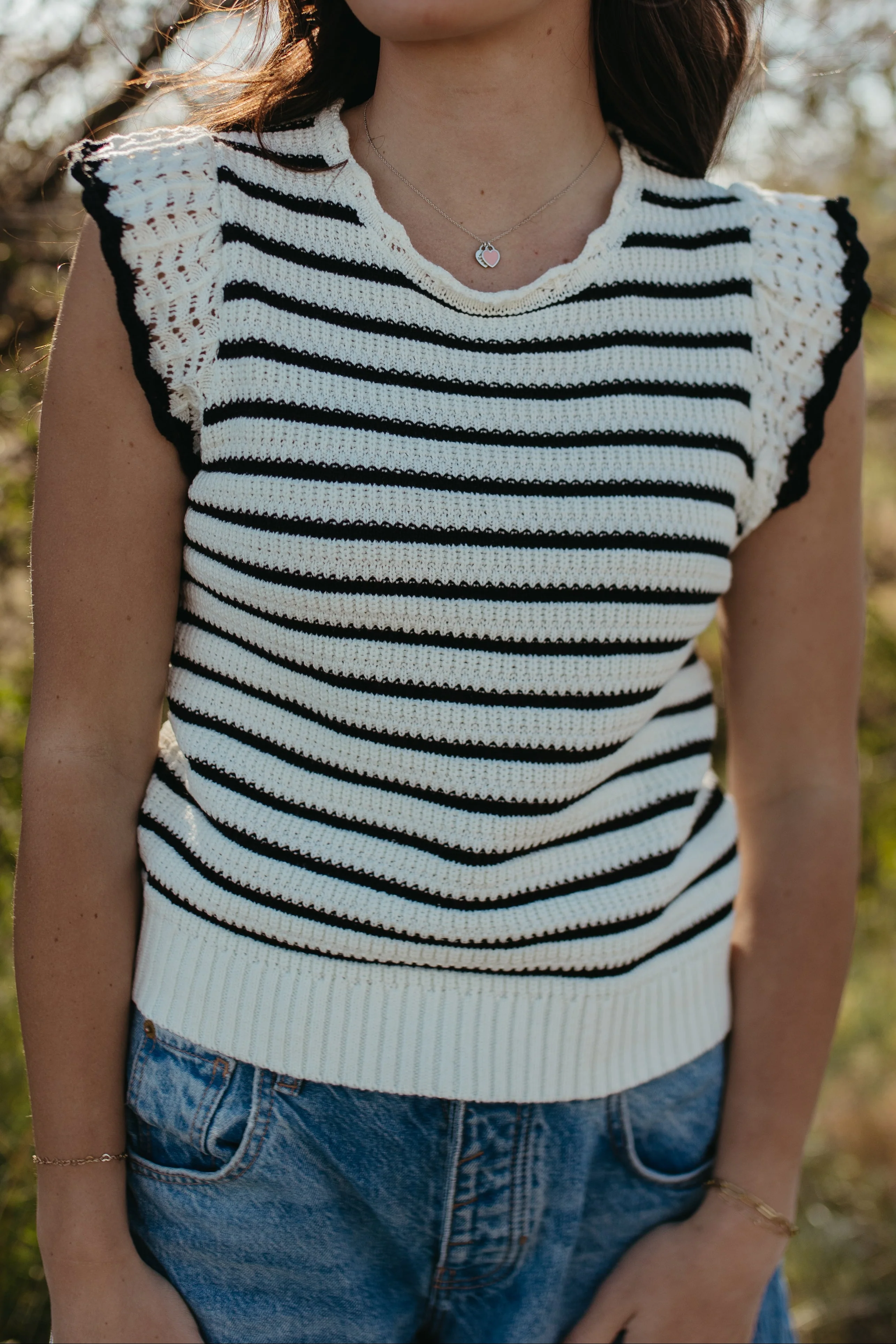 THE CECILY SCALLOPED STRIPED TOP IN BLACK - Image 5
