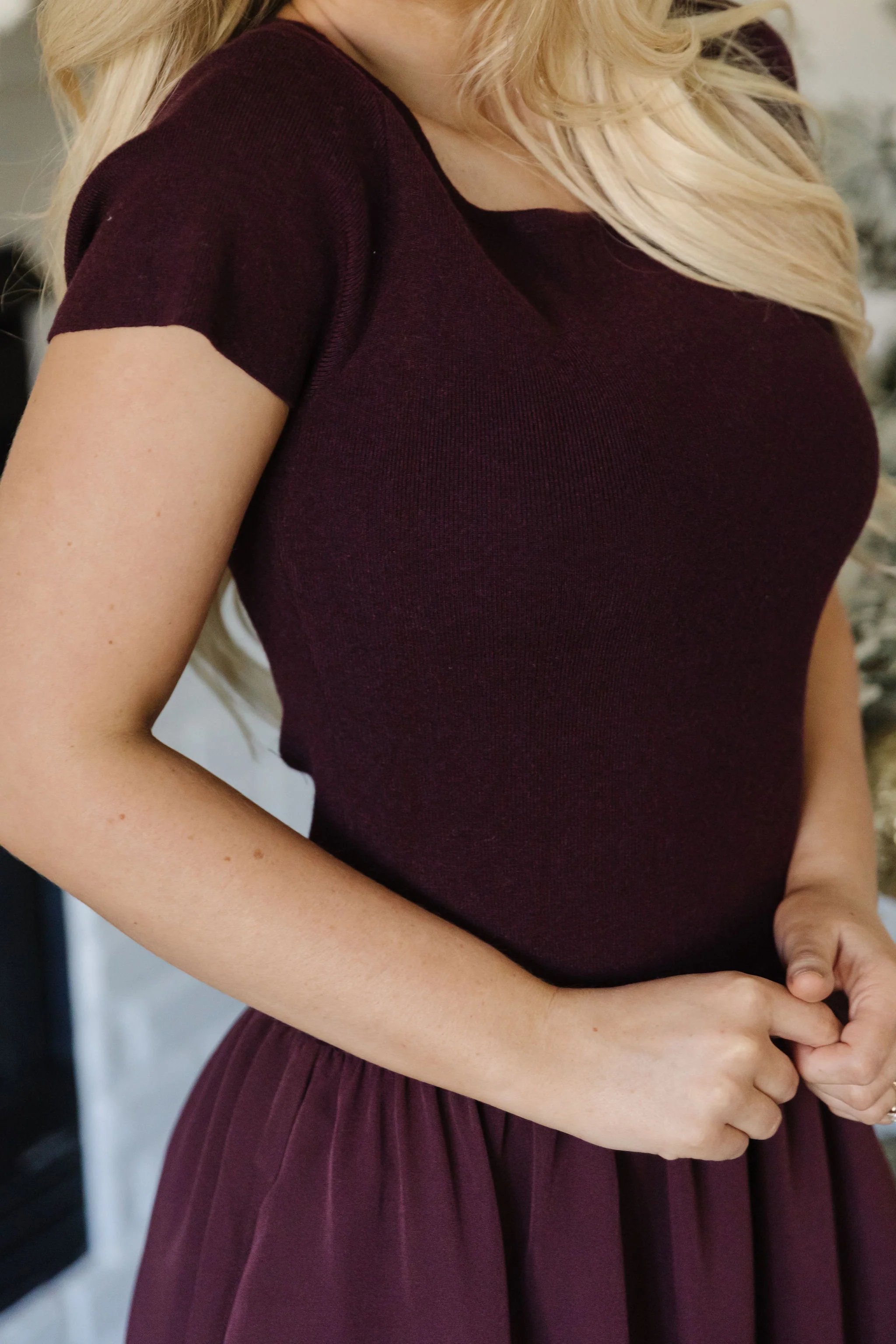 THE CELINE WOVEN KNIT MIX MIDI IN MAROON - Image 2
