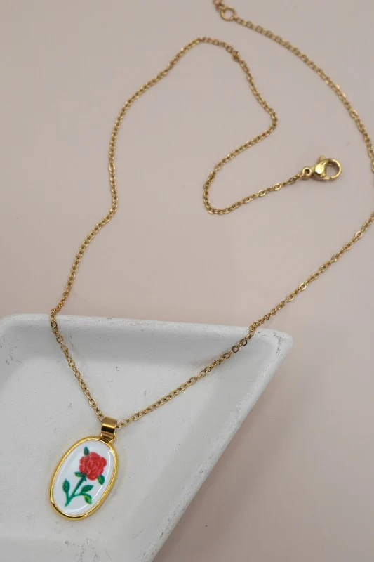 THE CERAMIC OVAL NECKLACE IN GOLD