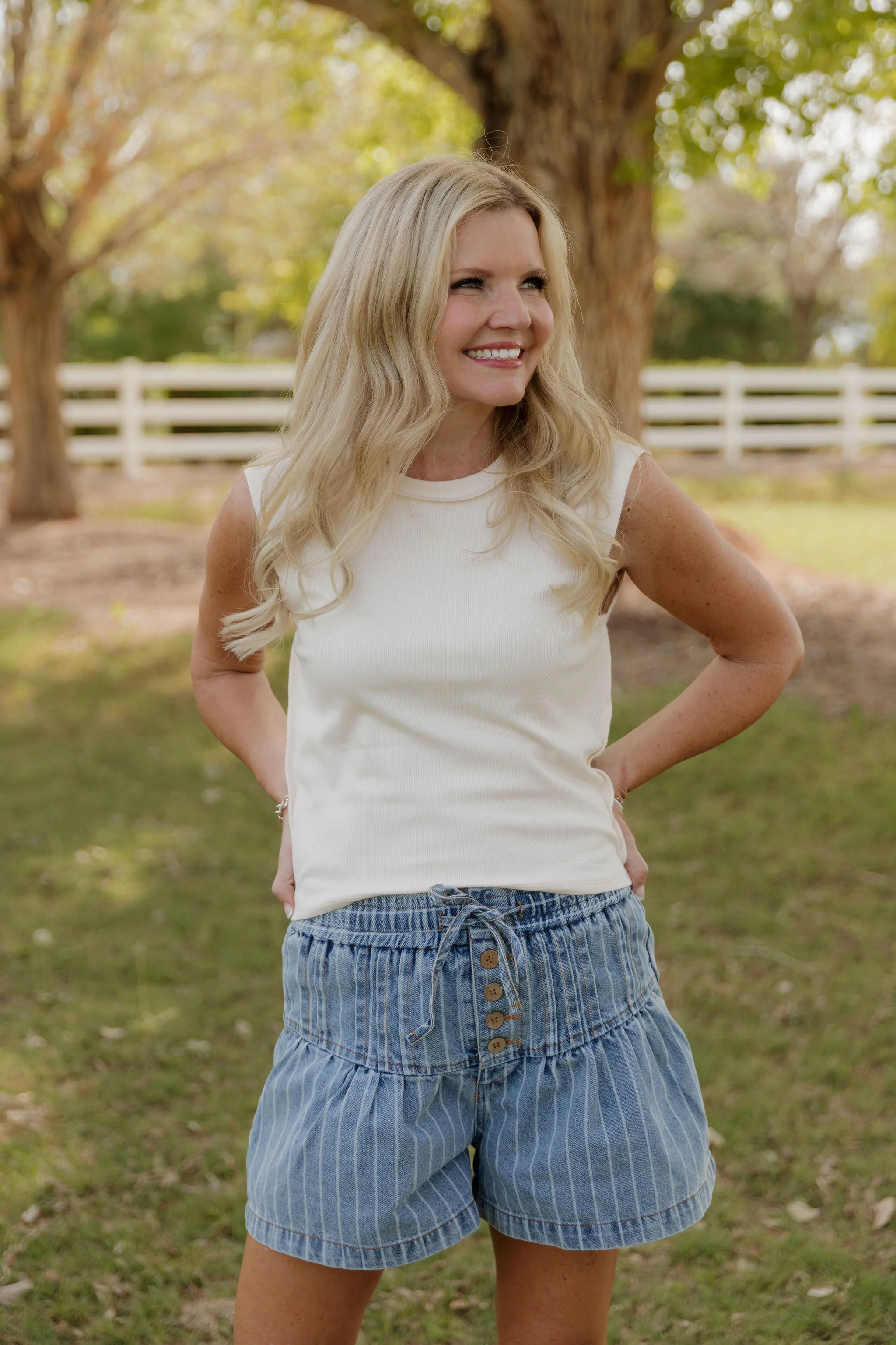 THE CHANDRA RIBBED RAGLAN SLEEVE TOP IN CREAM - Image 2