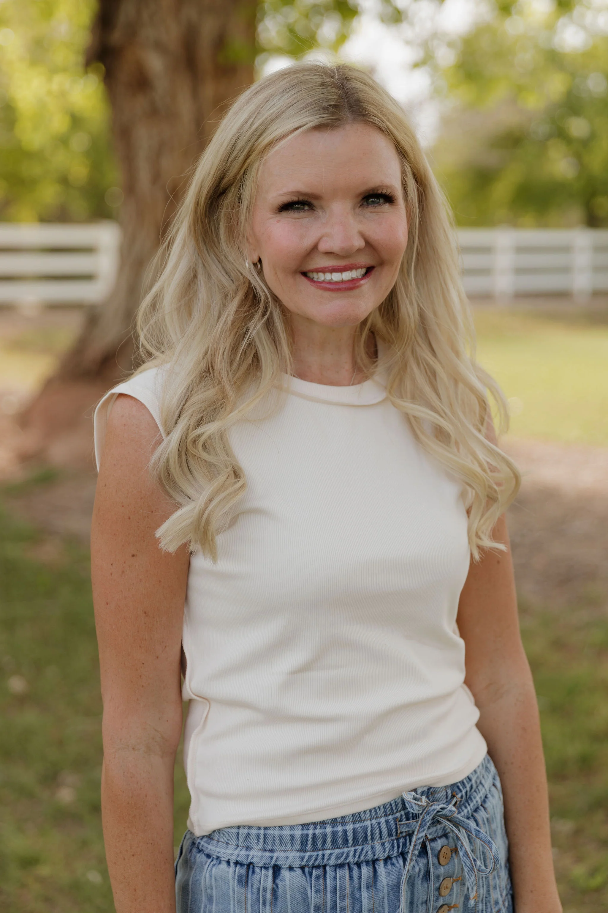 THE CHANDRA RIBBED RAGLAN SLEEVE TOP IN CREAM - Image 4