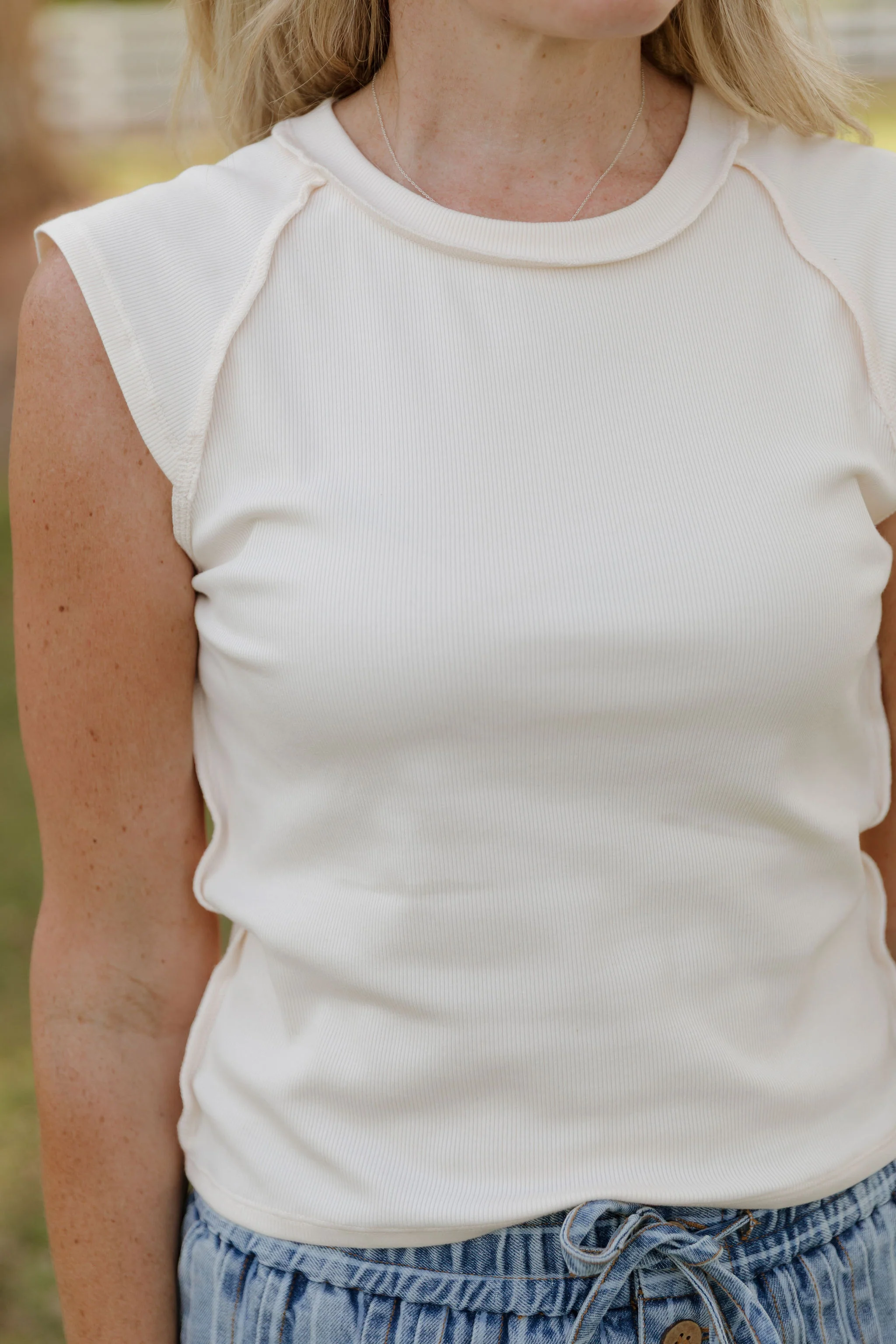 THE CHANDRA RIBBED RAGLAN SLEEVE TOP IN CREAM - Image 5