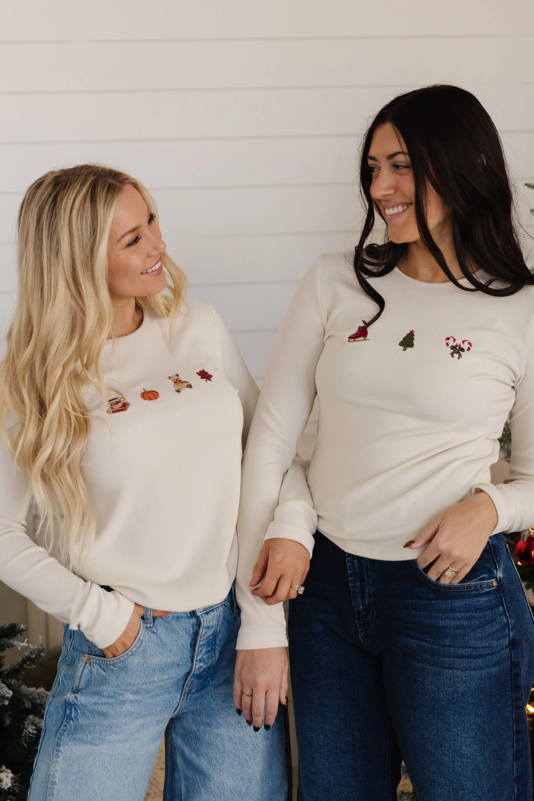THE CHRISTMAS EMBROIDERED GRAPHIC TOP IN CREAM - Image 6