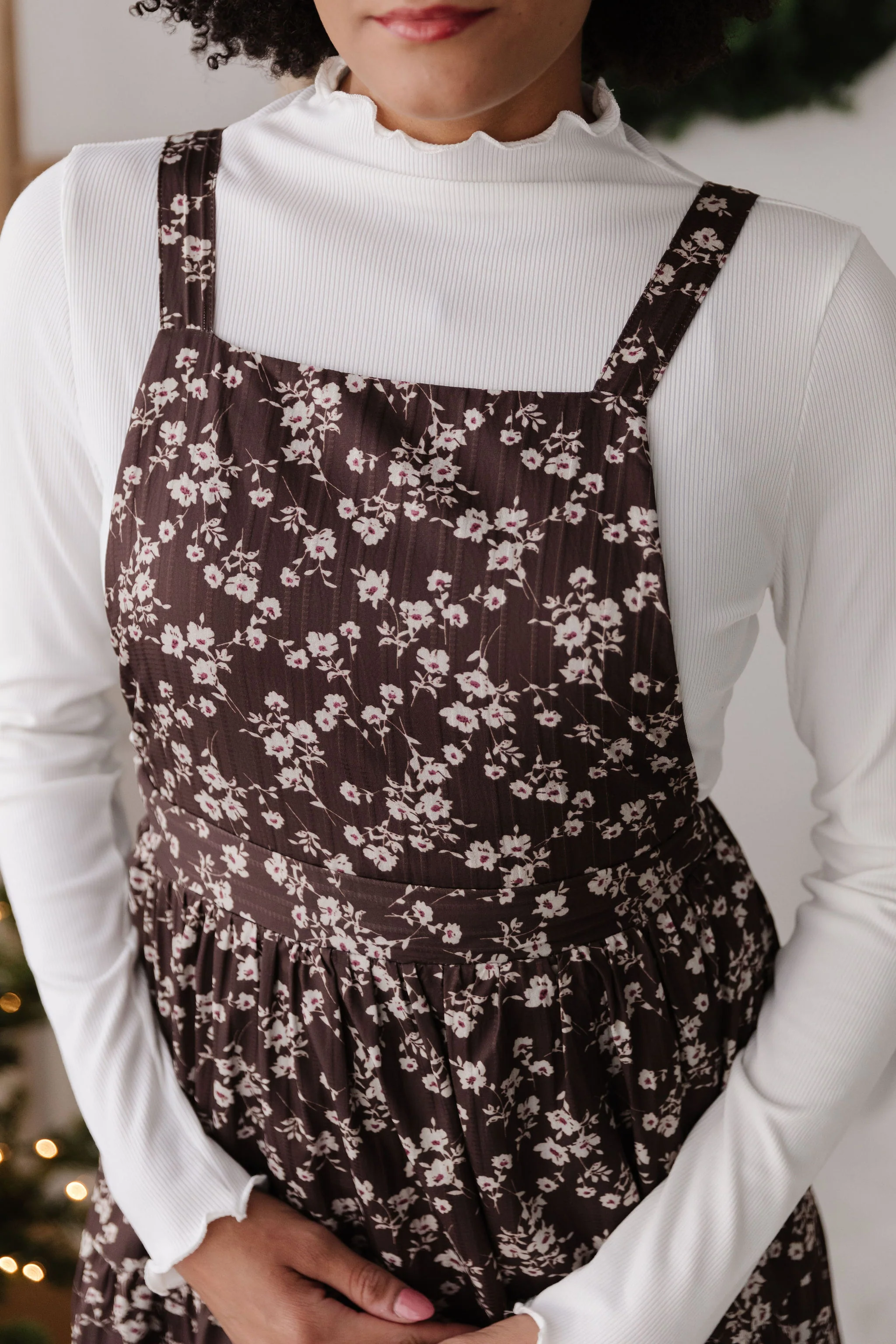 THE DANNY FLORAL OVERALL DRESS IN BROWN - Image 5
