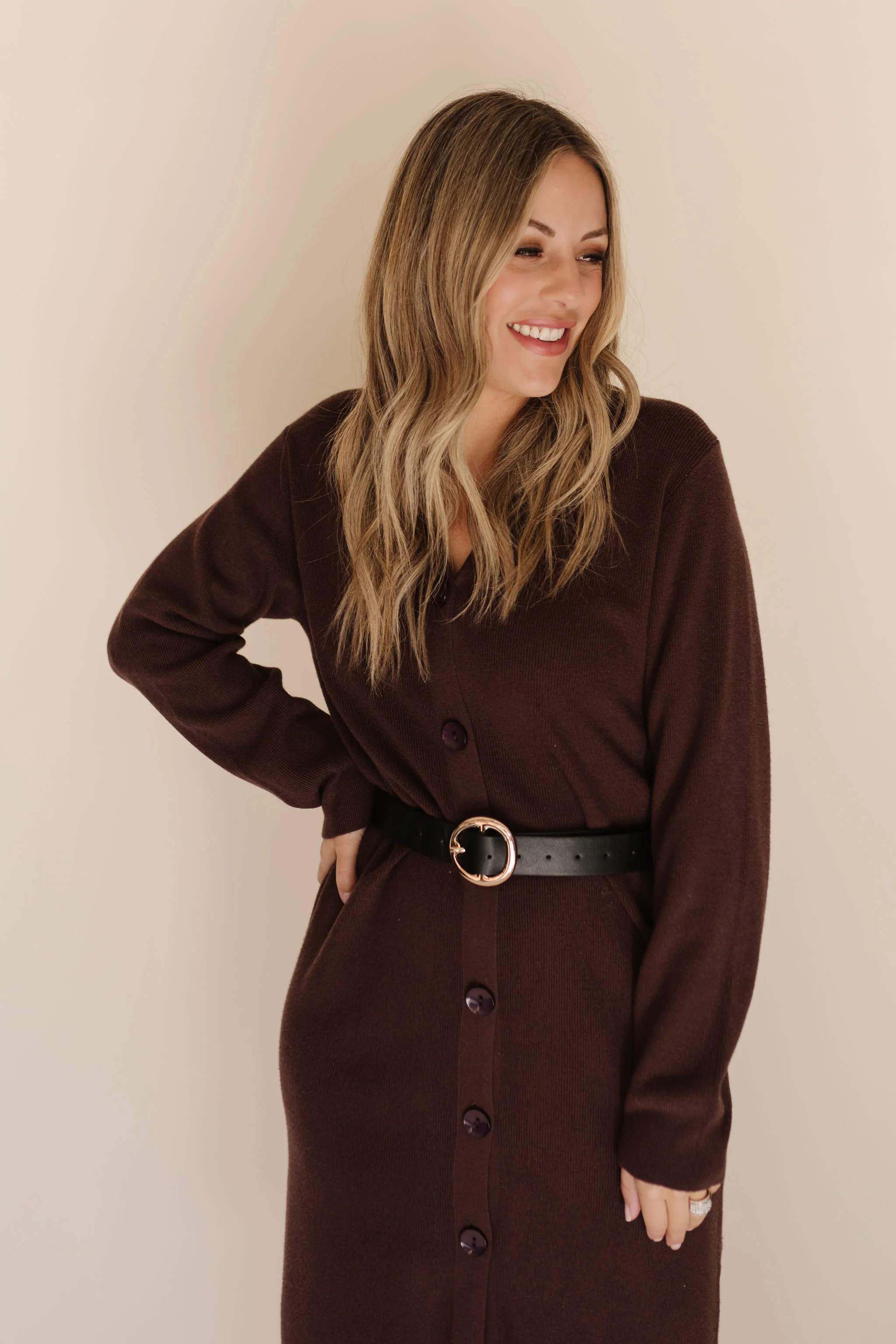 THE DARA SWEATER MIDI DRESS IN BROWN - Image 2