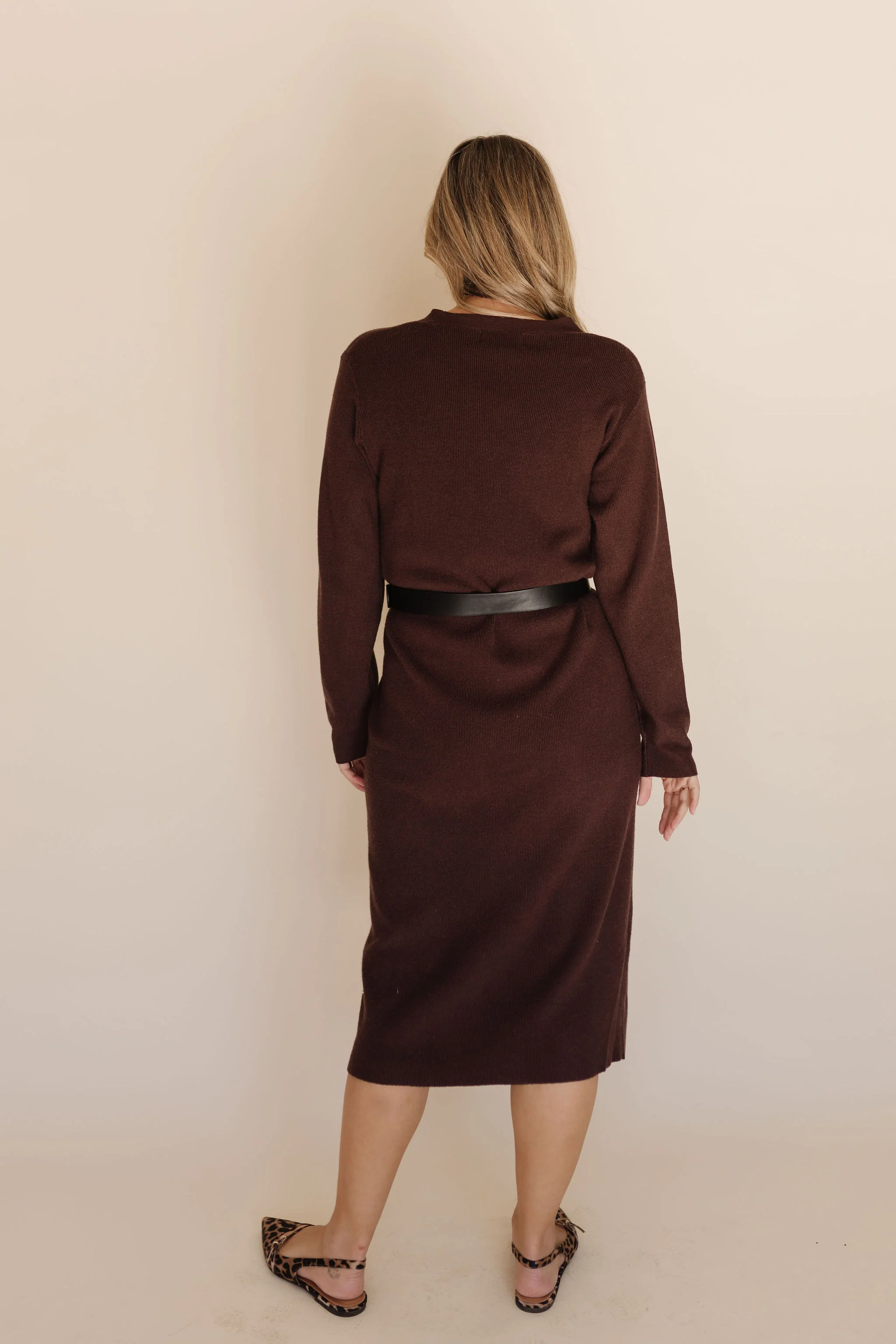 THE DARA SWEATER MIDI DRESS IN BROWN - Image 4