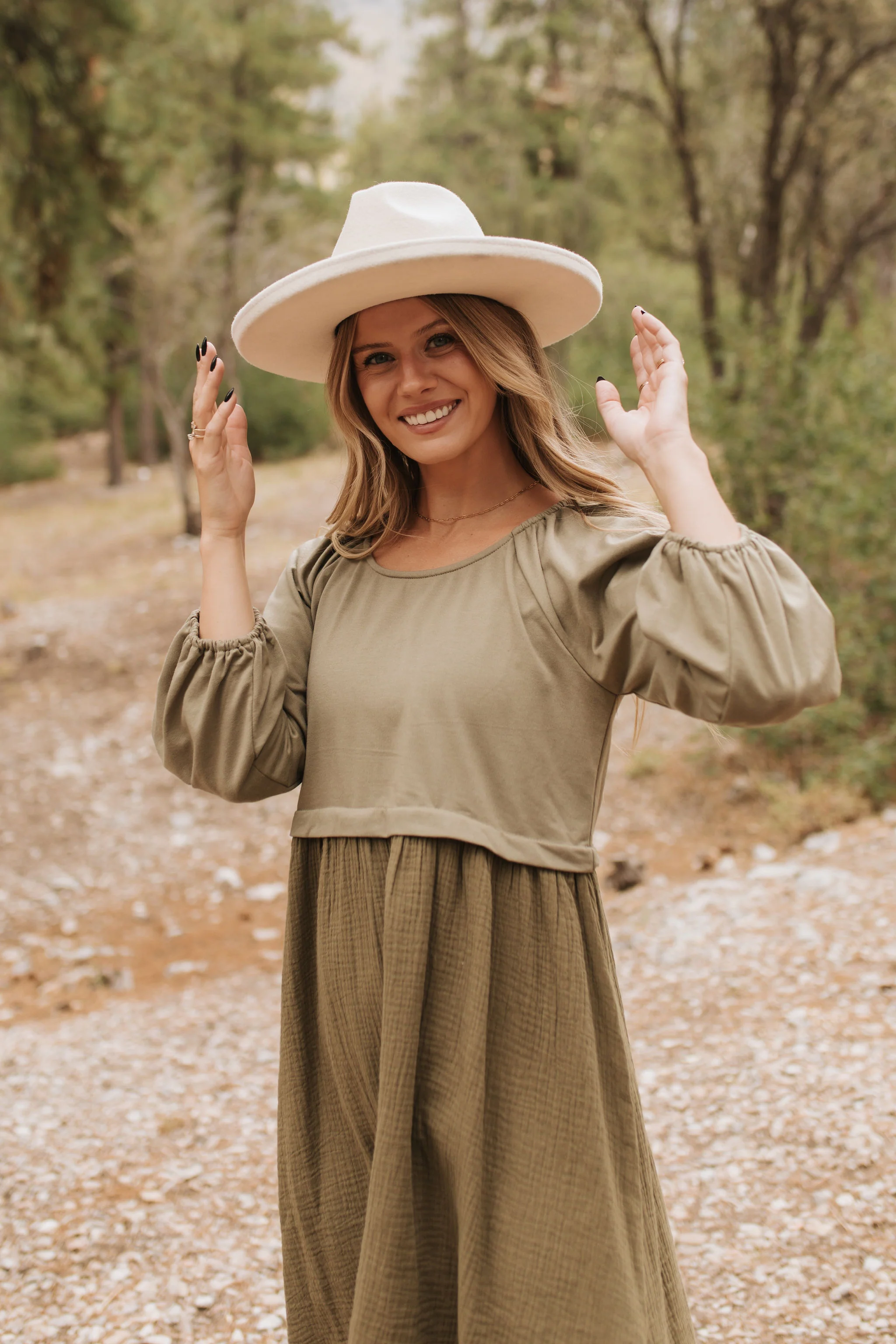 THE DAVEY SWEATSHIRT DRESS IN OLIVE - Image 6