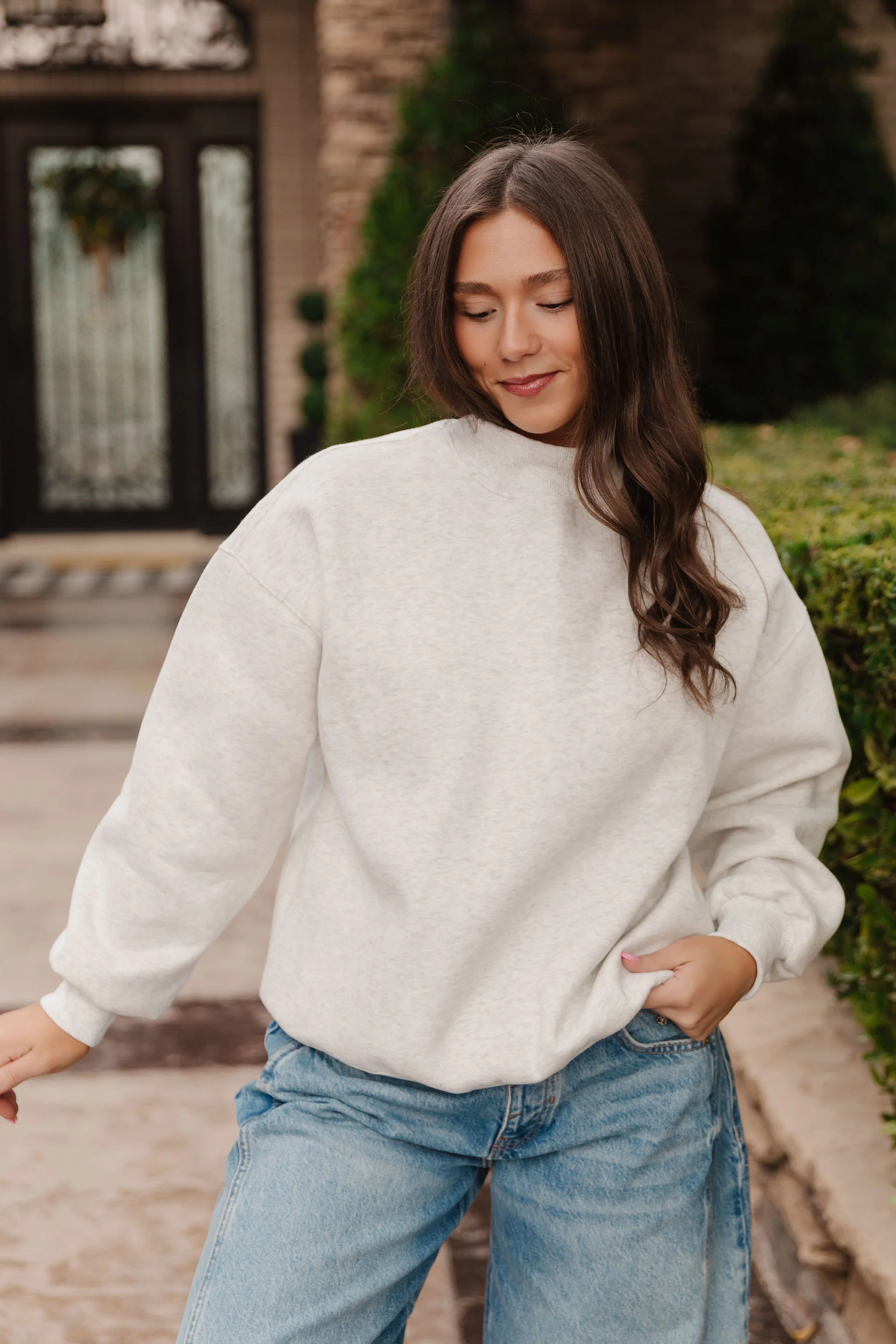 THE DIANNE MOCK NECK SWEATER IN WHITE MELANGE - Image 4
