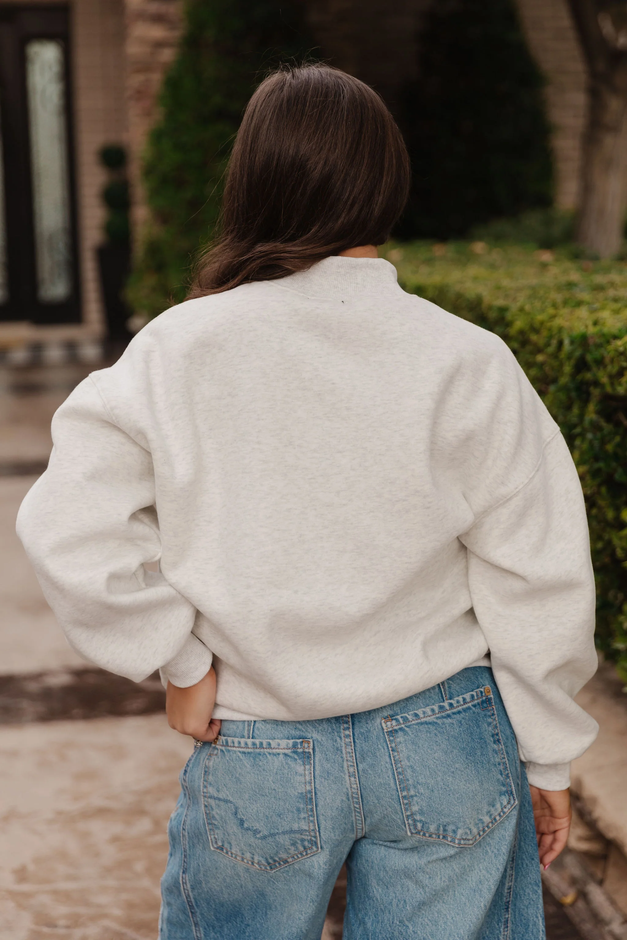 THE DIANNE MOCK NECK SWEATER IN WHITE MELANGE - Image 7