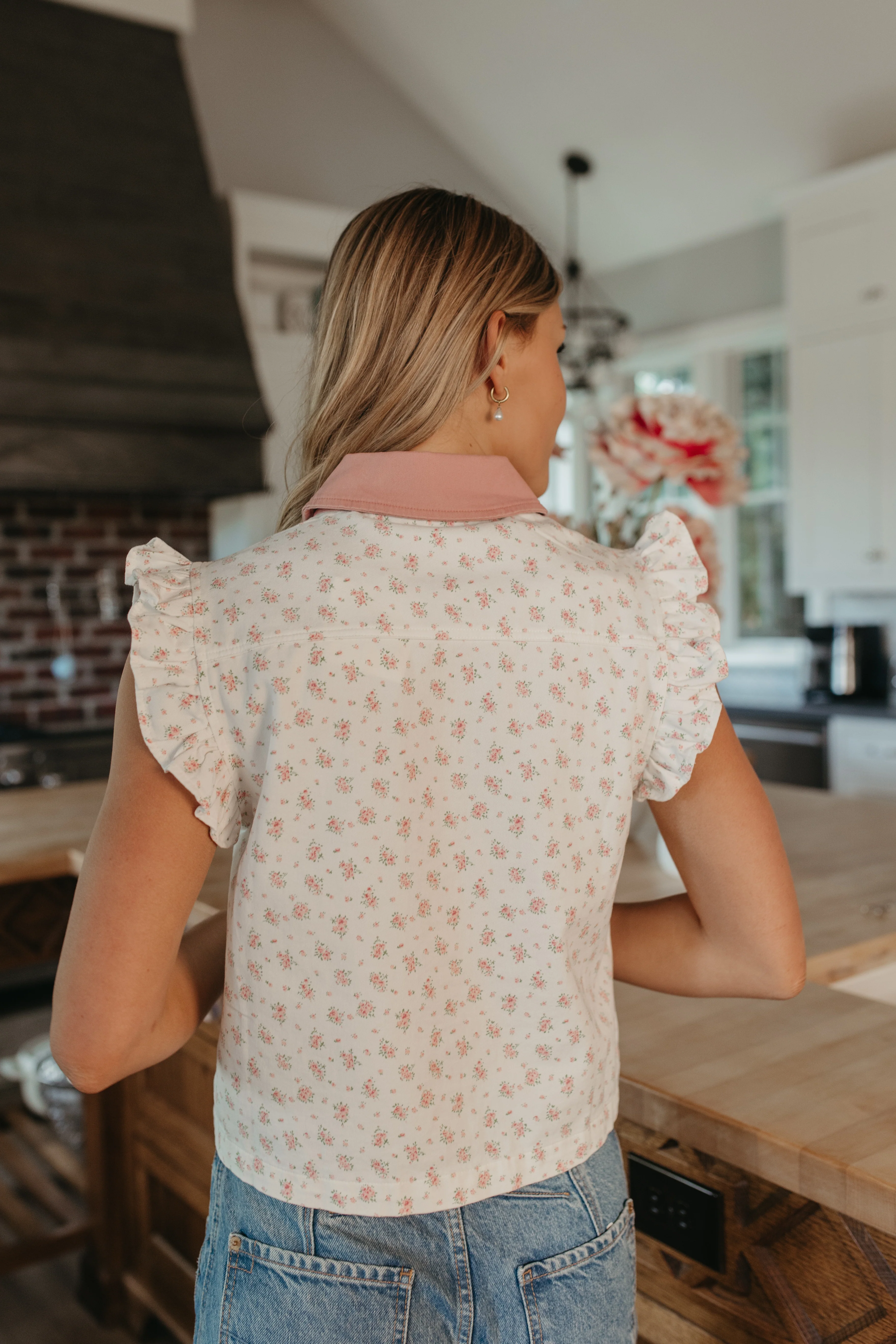 THE ELODIE FLORAL CONTRAST COLLAR RUFFLE SLEEVE TOP IN PINK - Image 6